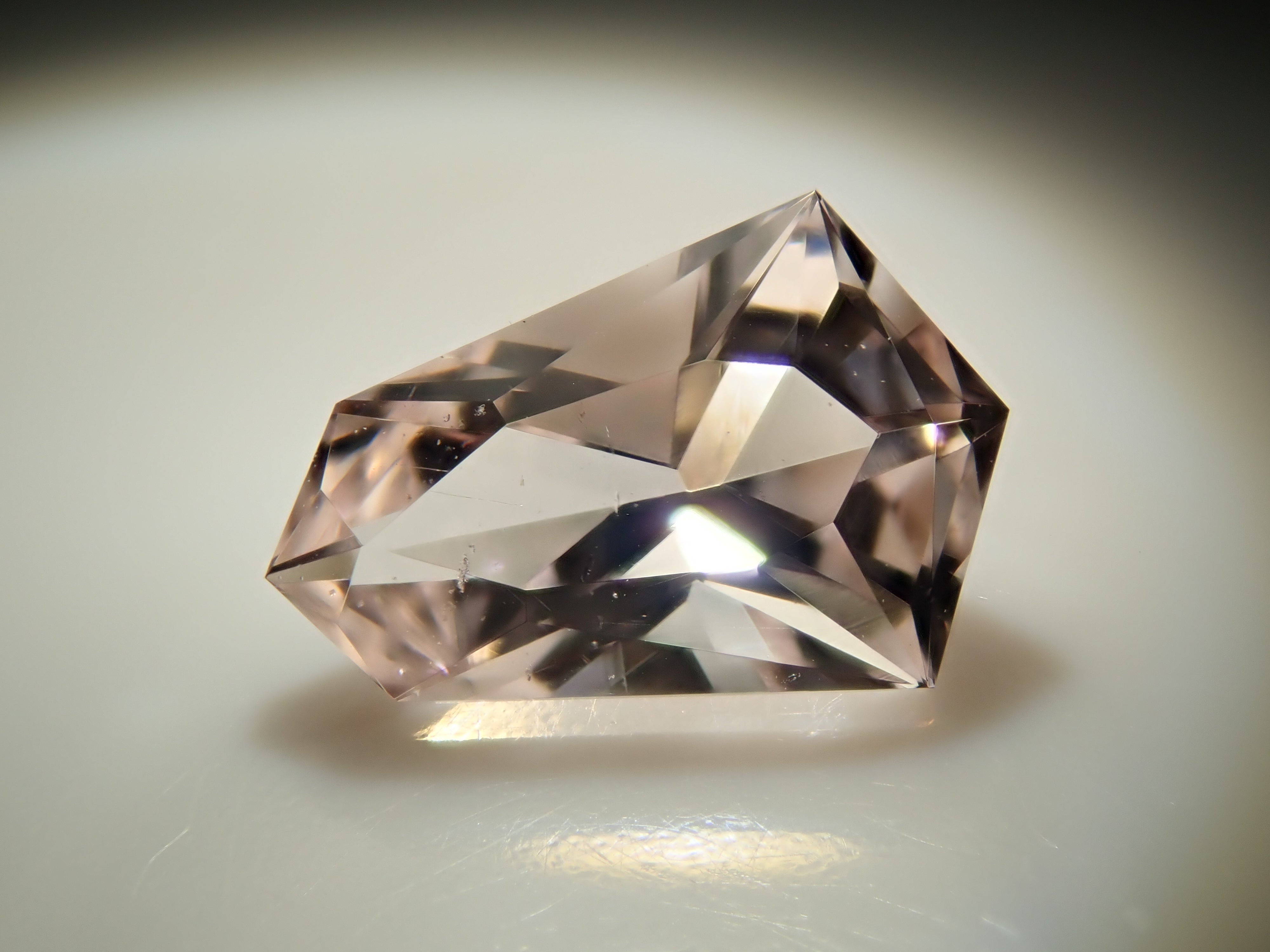 ブラジル産モルガナイト 0.484ctルース