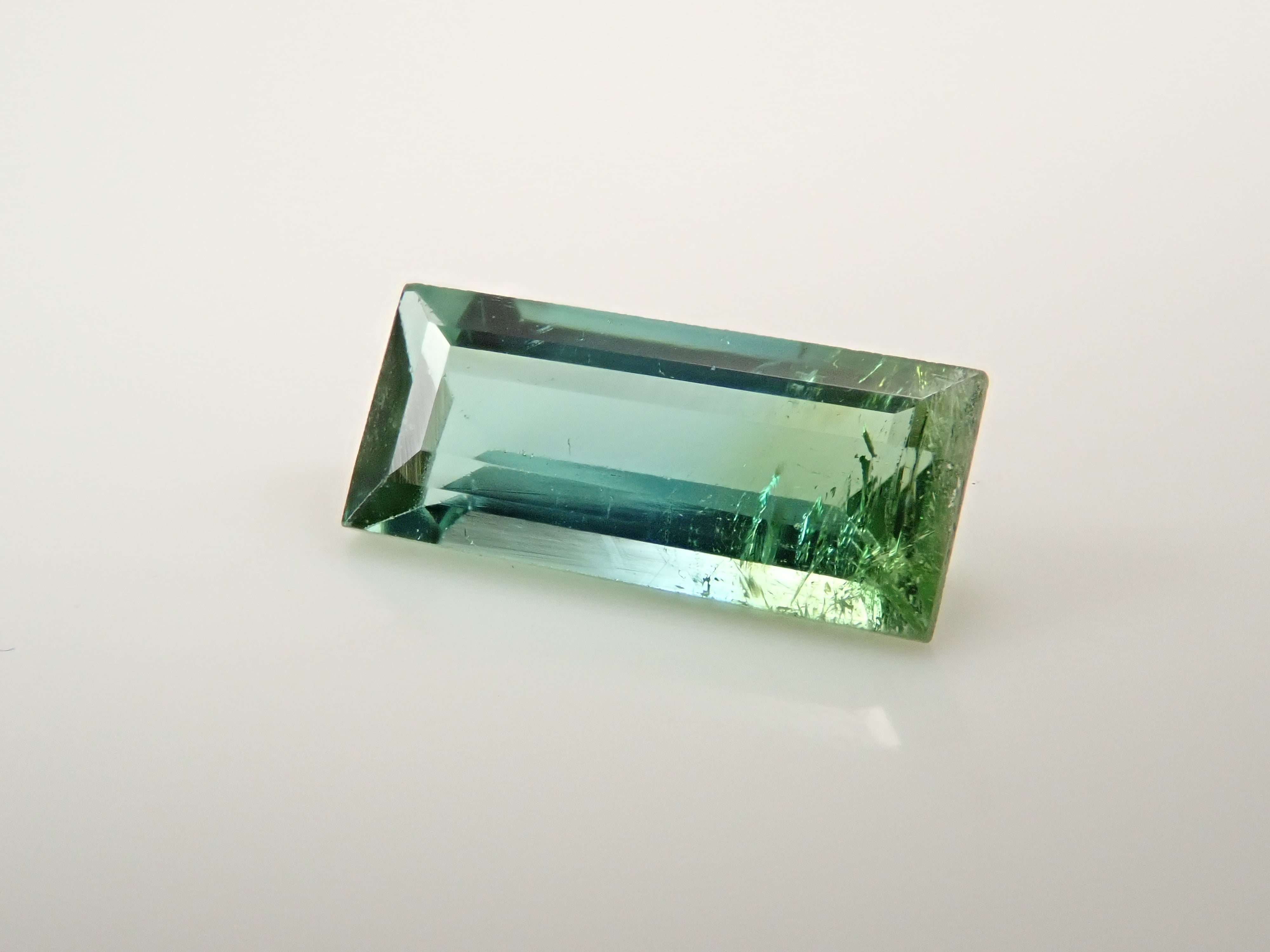 ブラジル産バイカラートルマリン 0.621ctルース