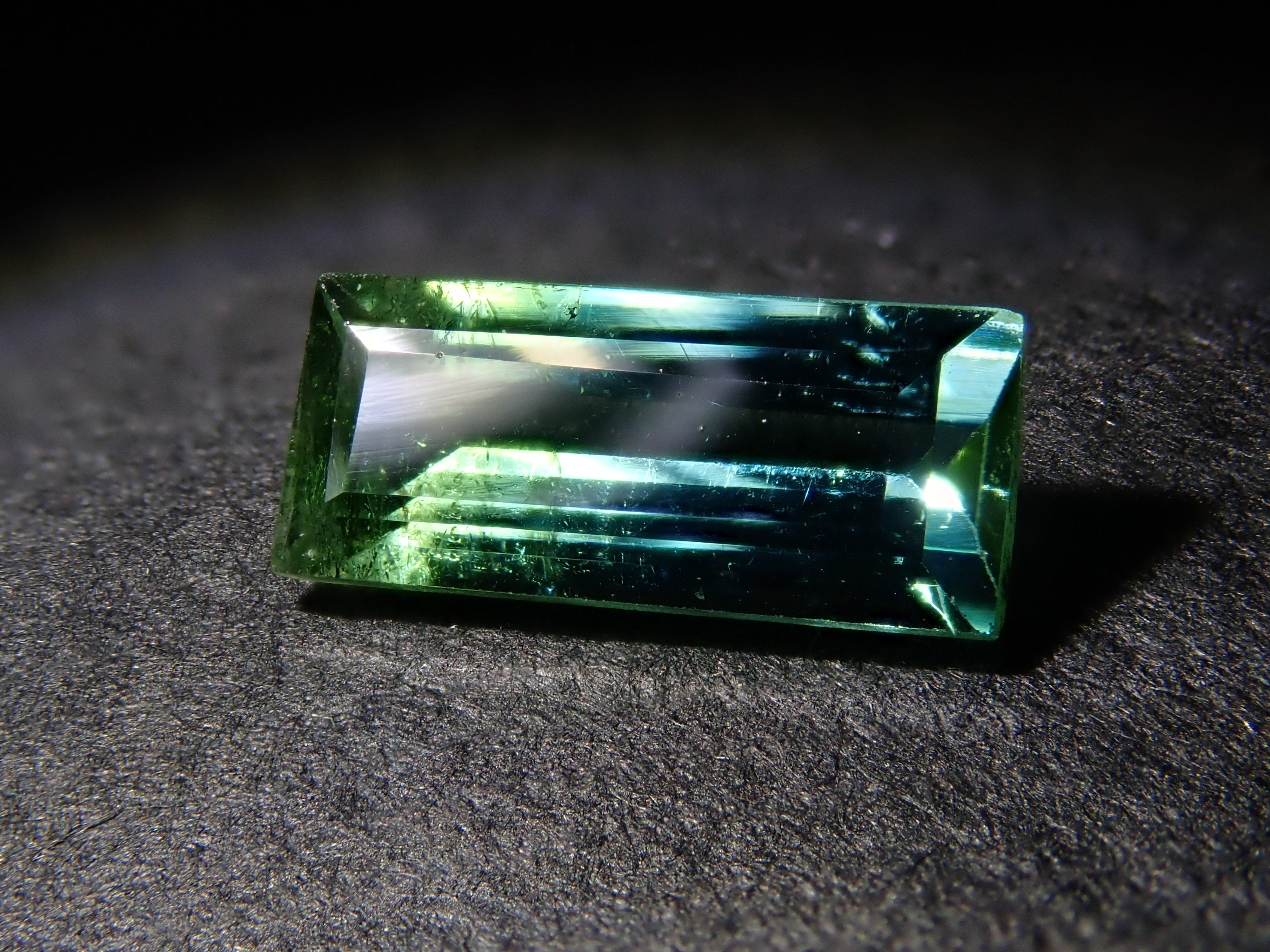 ブラジル産バイカラートルマリン 0.621ctルース