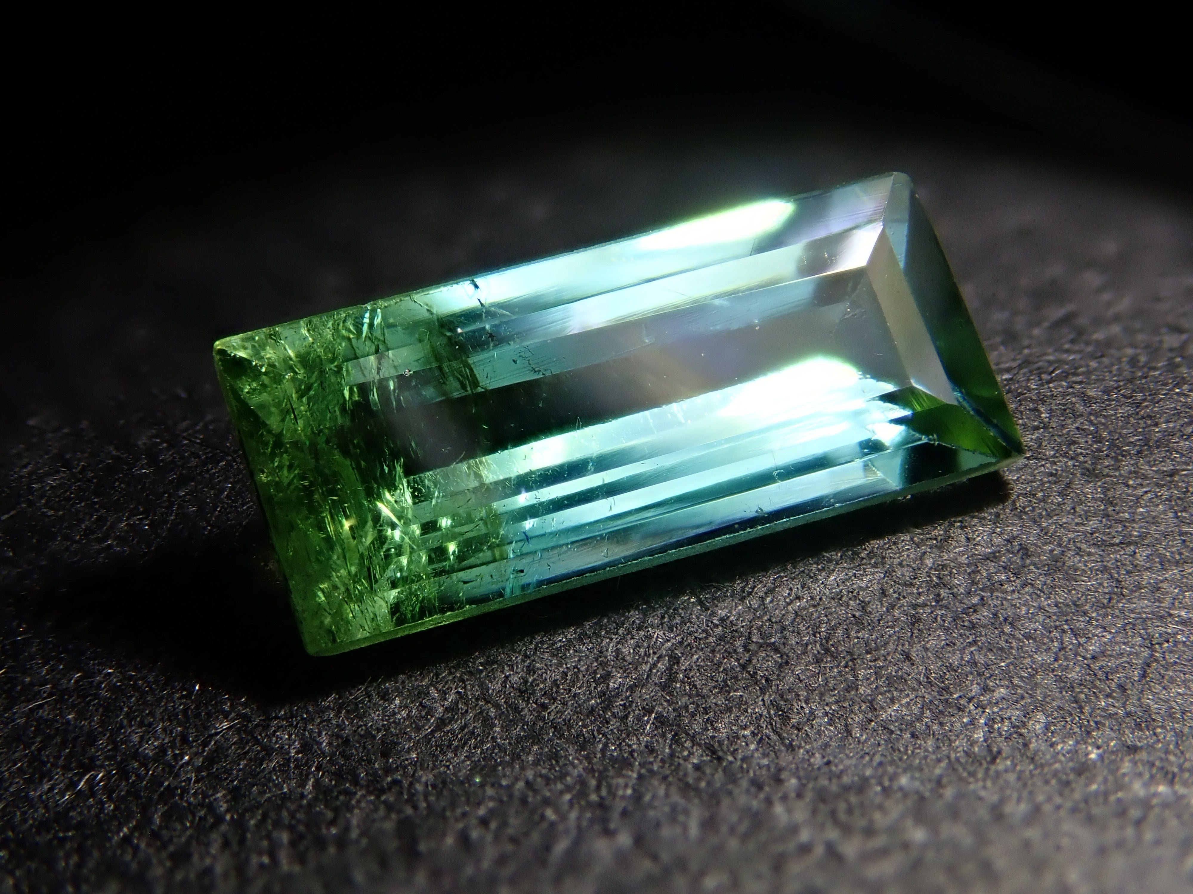 ブラジル産バイカラートルマリン 0.621ctルース