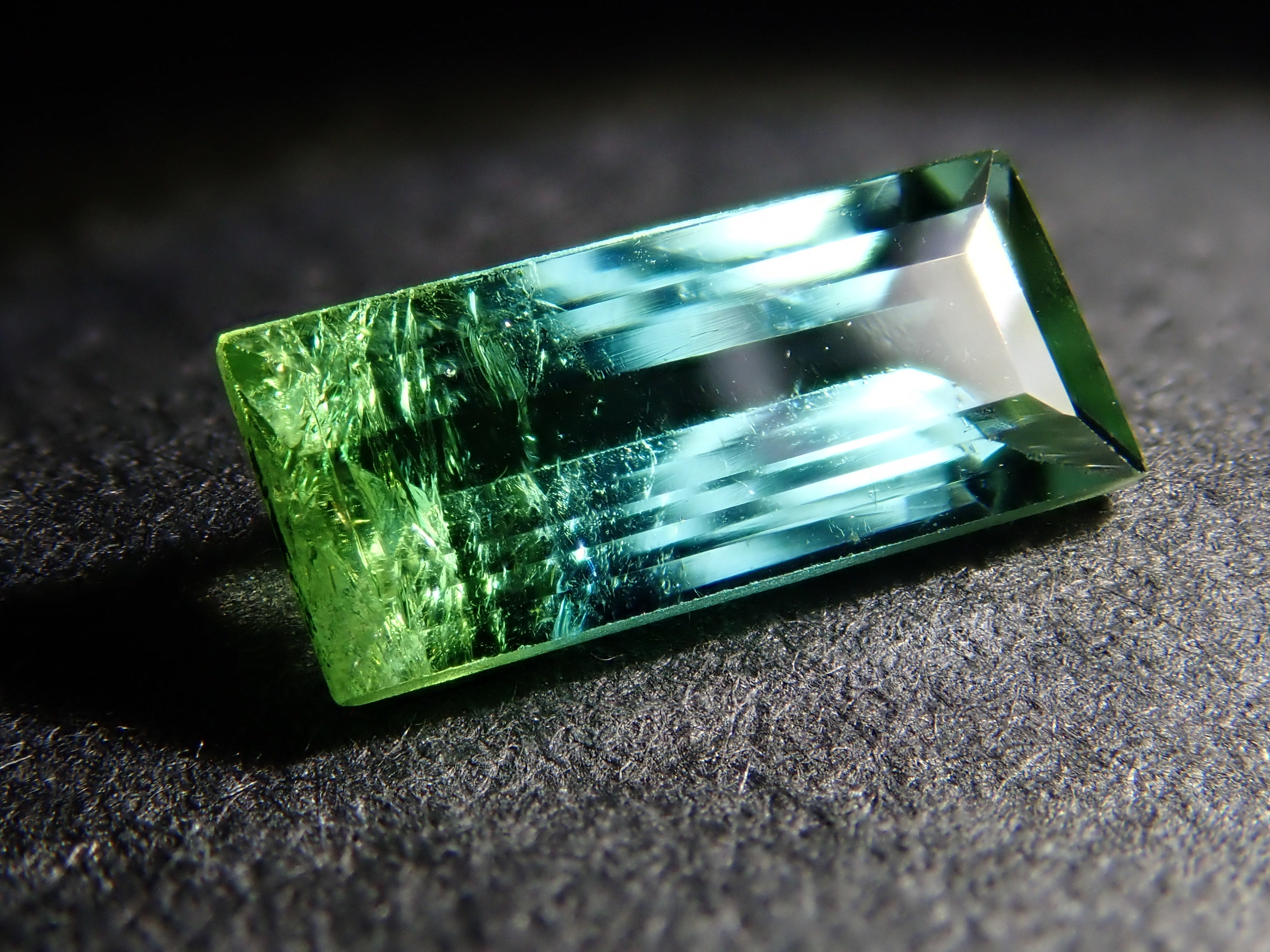 ブラジル産バイカラートルマリン 0.621ctルース