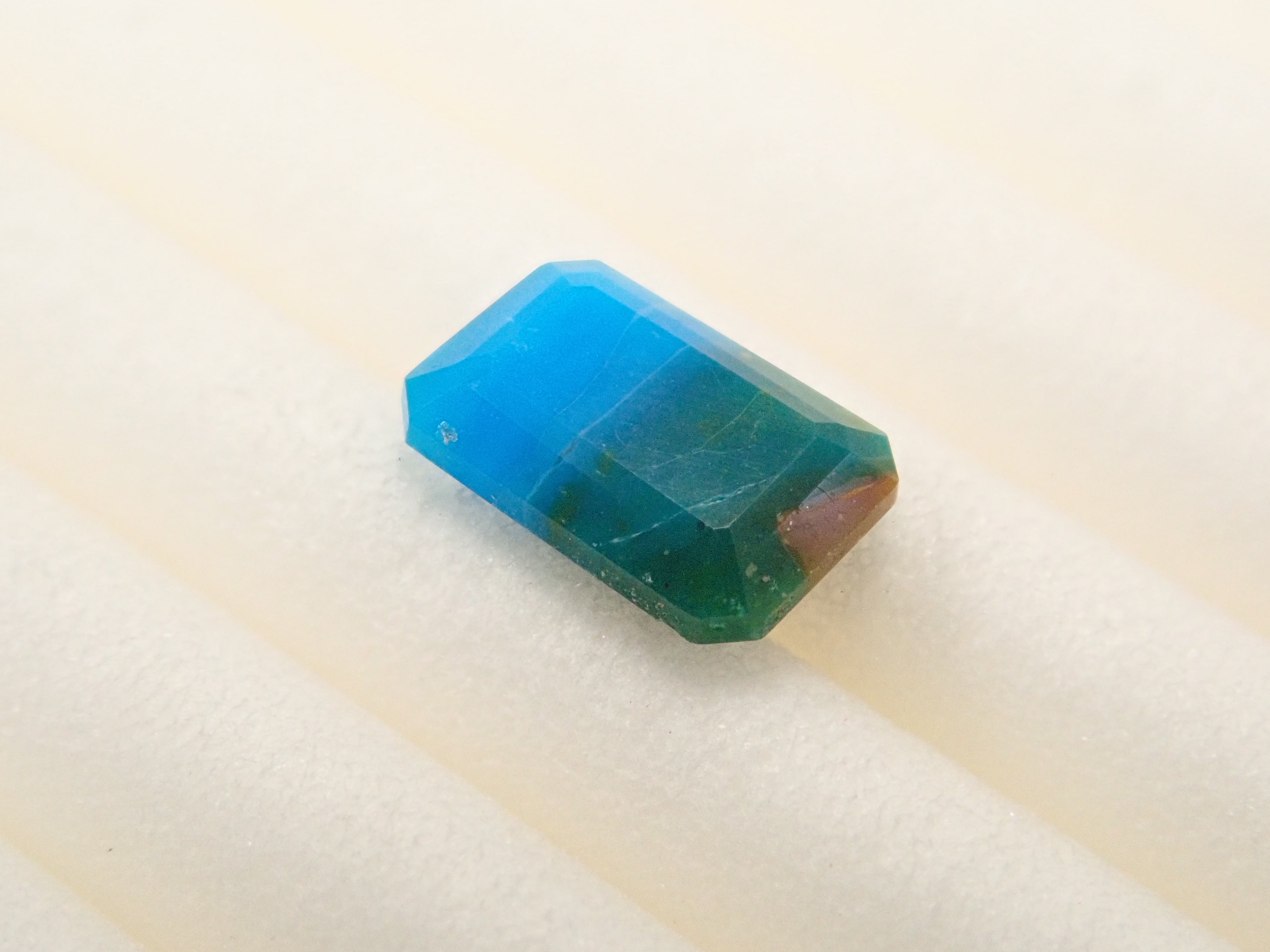 【抽選販売：10/31(金)10時am〆】ペルー産バイカラーブルーオパール 0.367ctルース