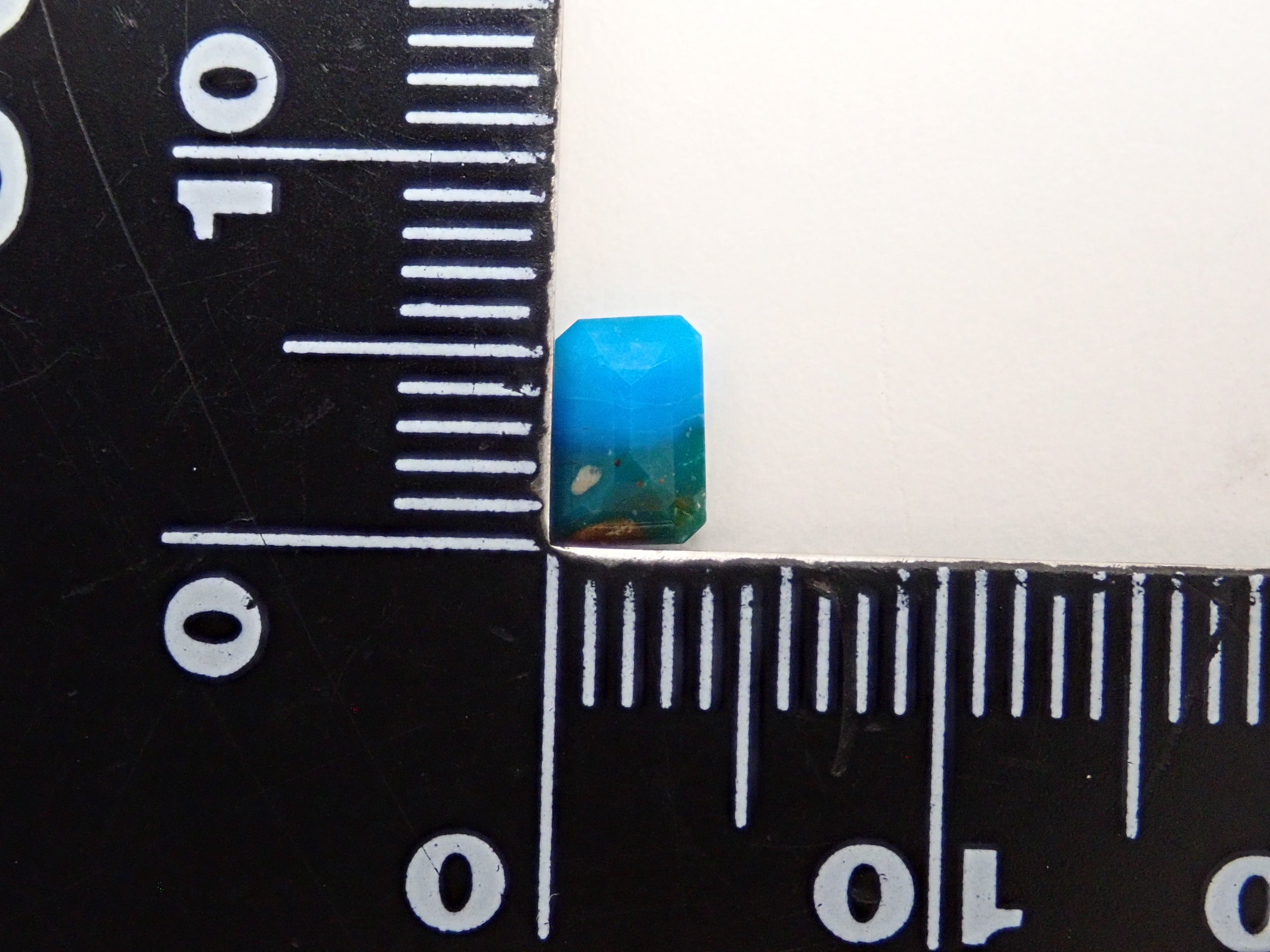 【抽選販売：10/31(金)10時am〆】ペルー産バイカラーブルーオパール 0.367ctルース