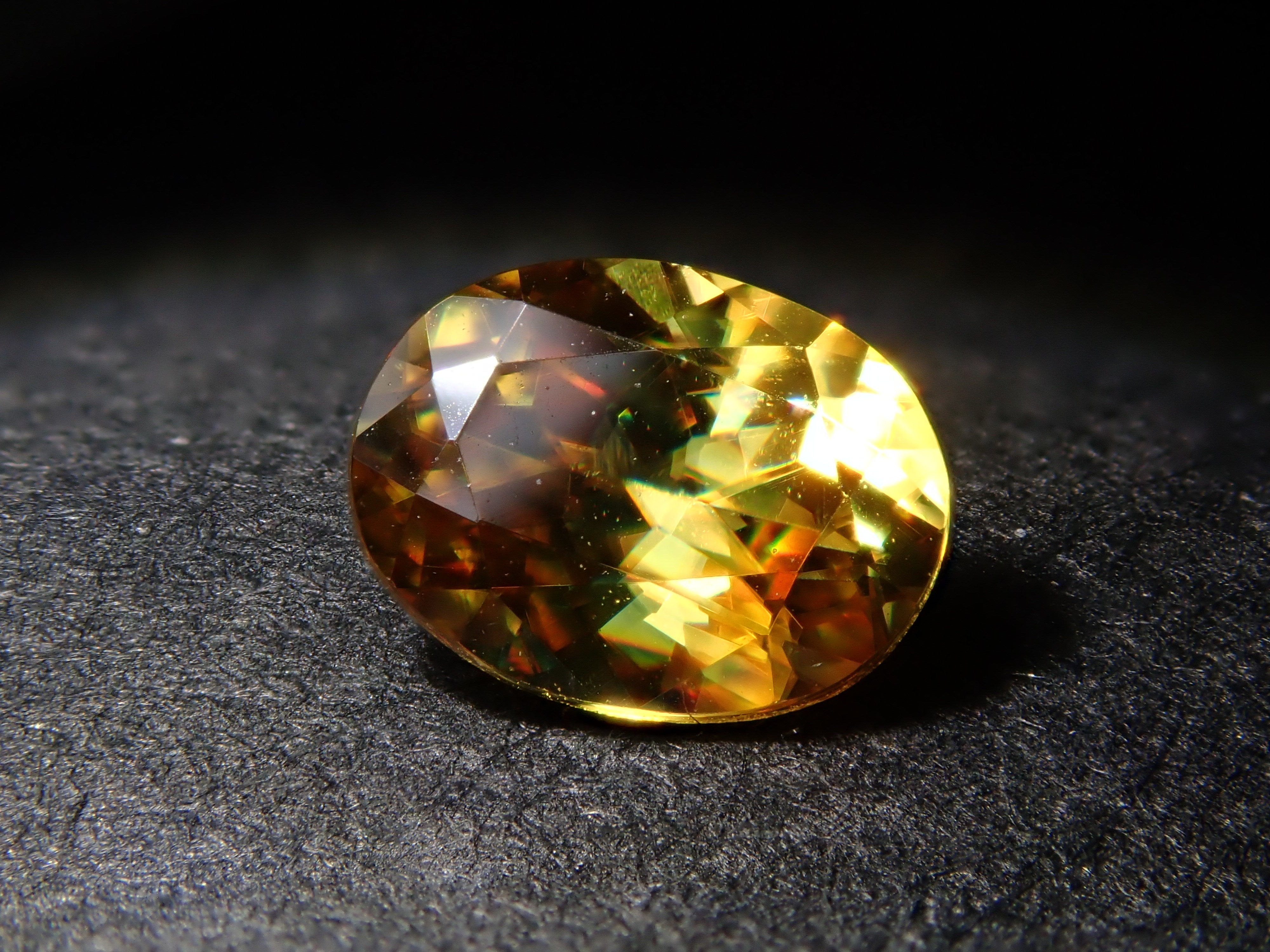 パキスタン産スフェーン 0.396ctルース