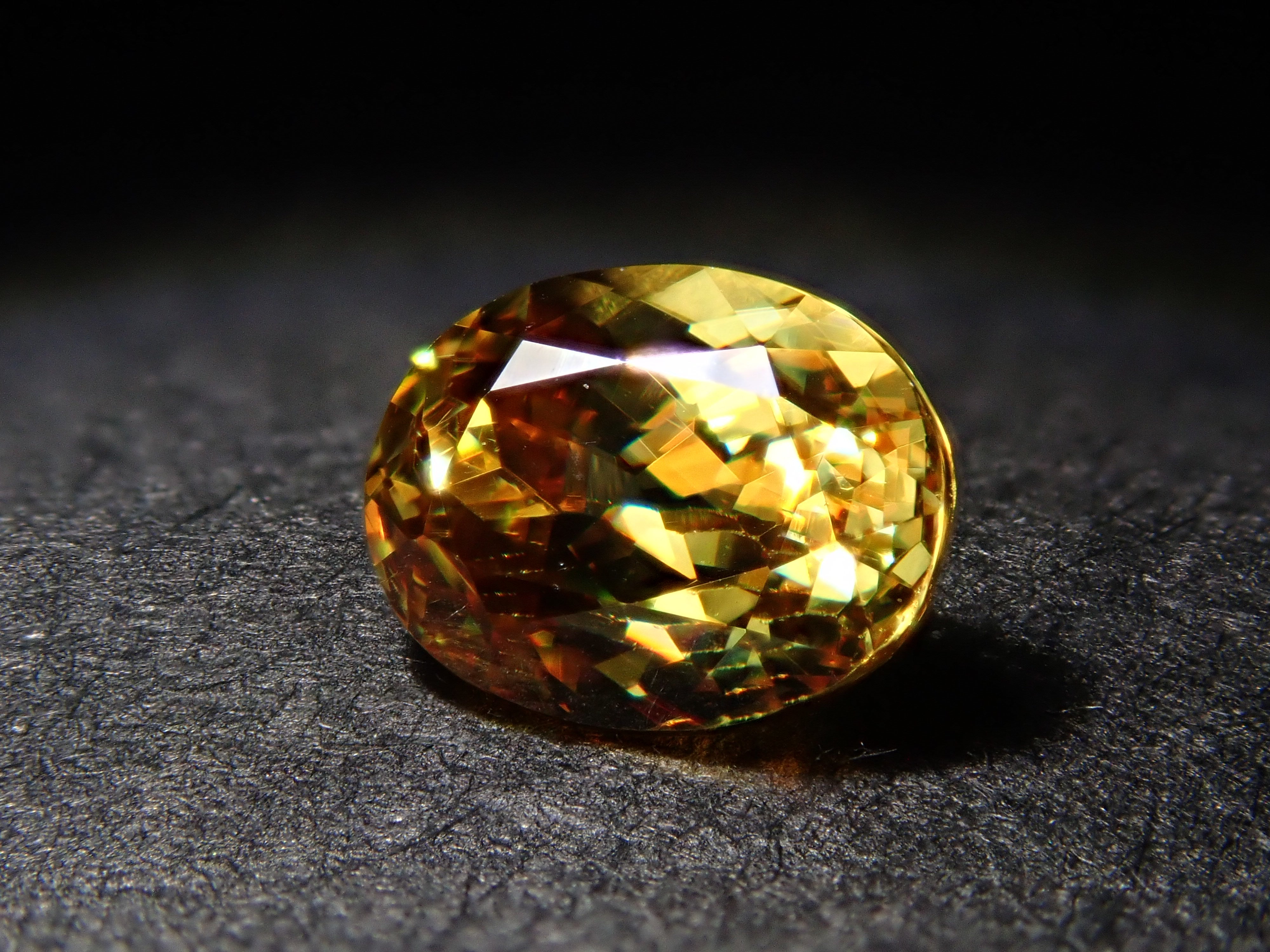 [12560888] Pakistani sphene 0.489ct loose stone