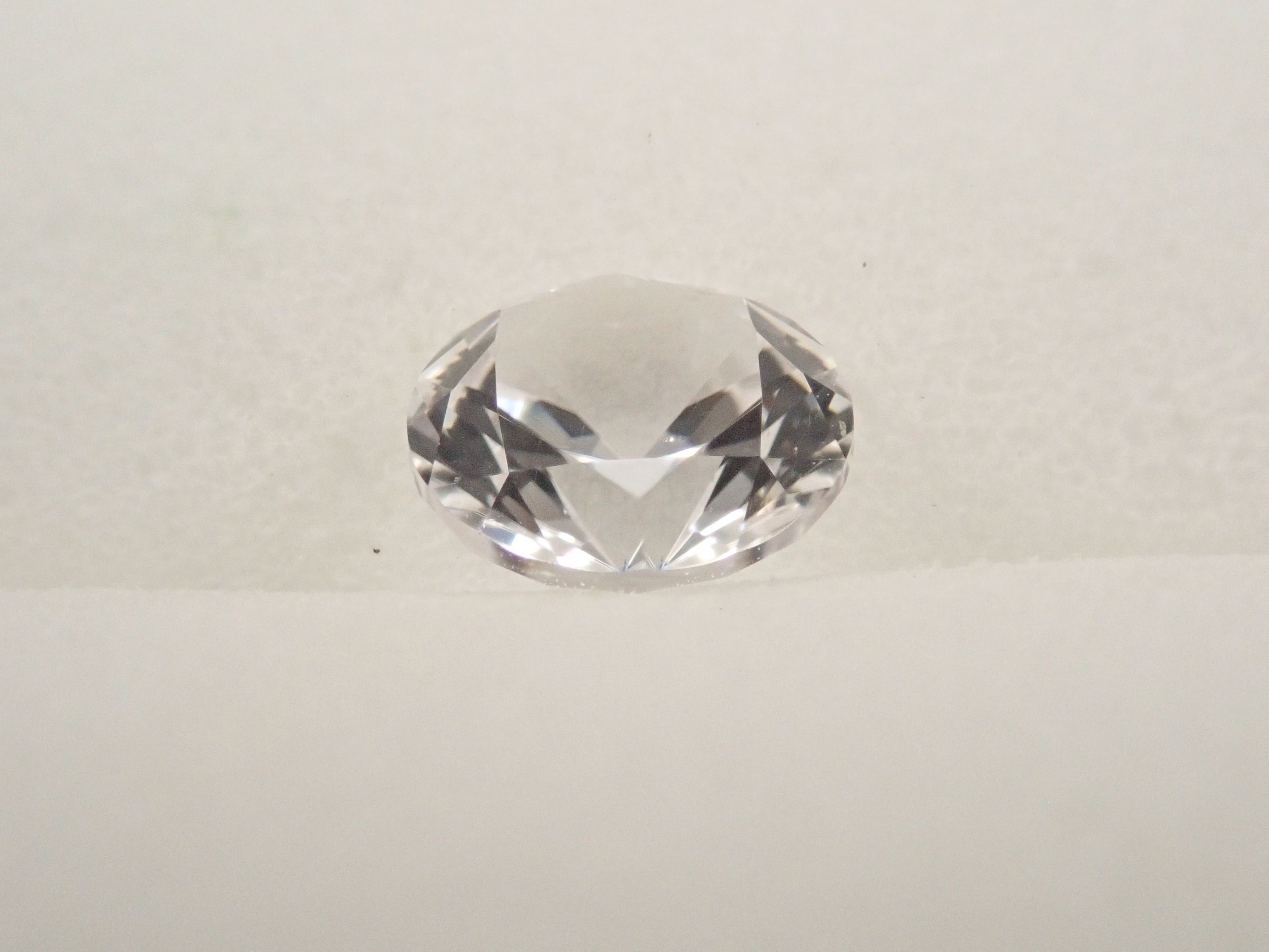 【10/19 22時販売】ロシア産フェナカイト 5.8mm/0.732ctルース