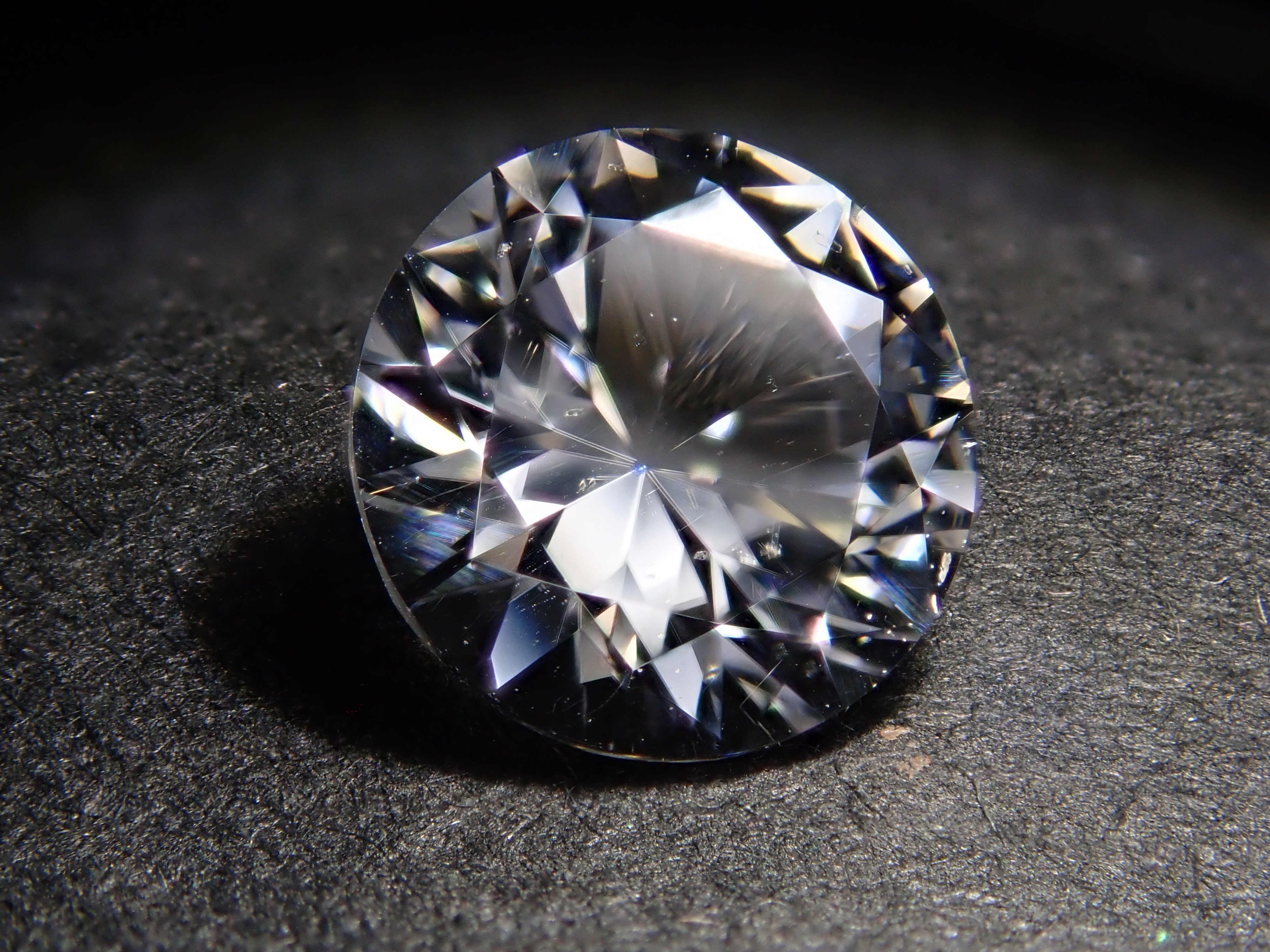 【10/19 22時販売】ロシア産フェナカイト 5.8mm/0.732ctルース