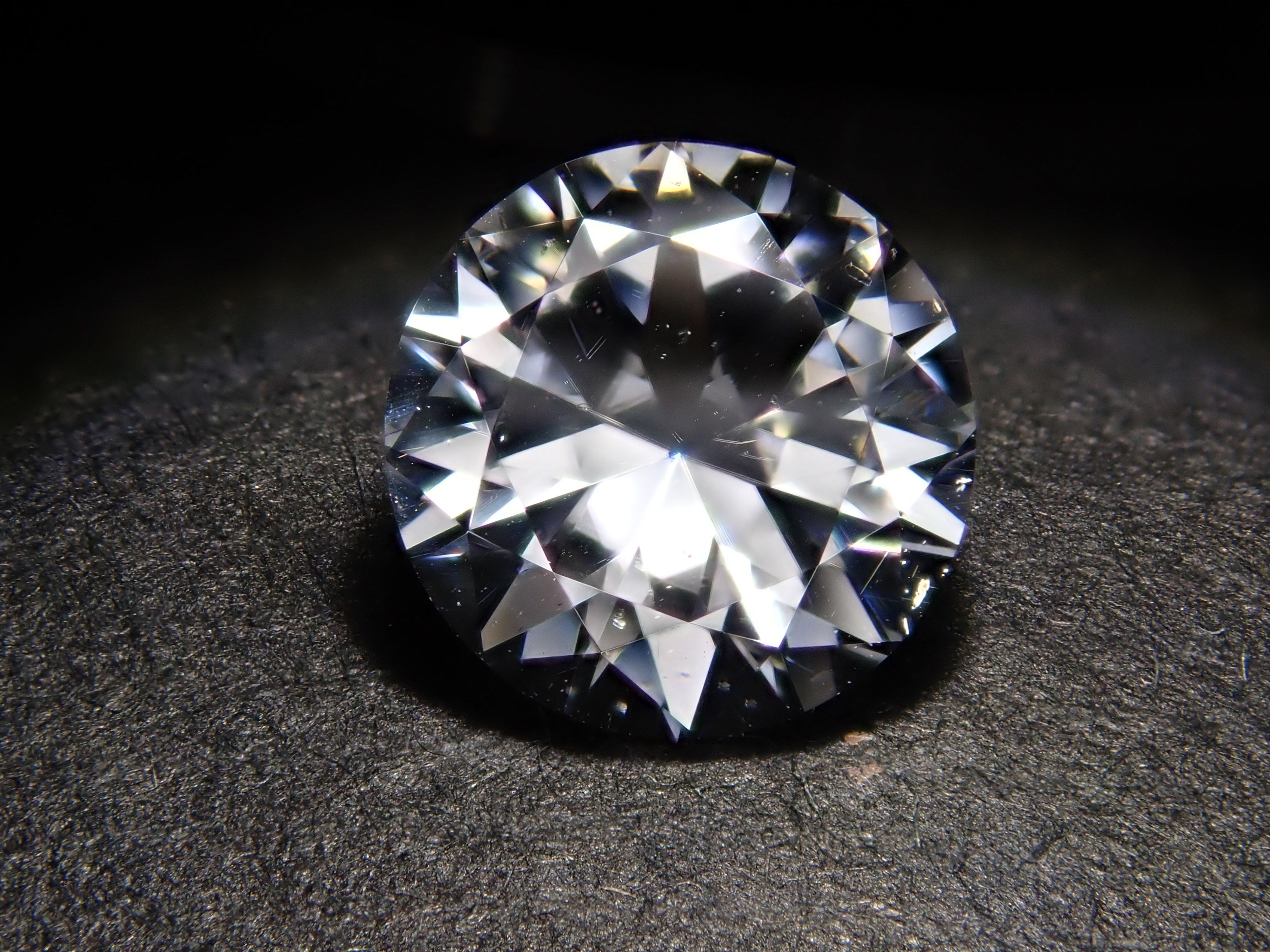 【10/19 22時販売】ロシア産フェナカイト 5.8mm/0.732ctルース