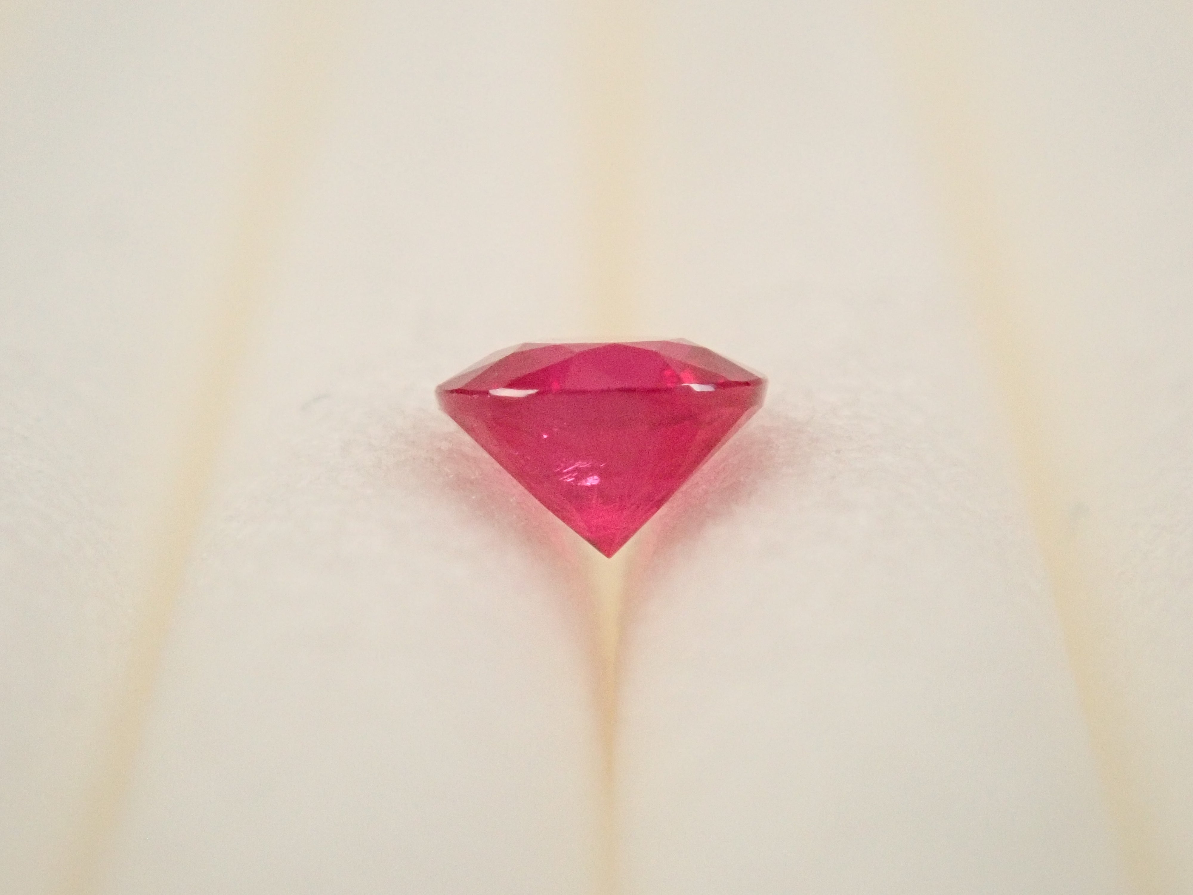 グリーンランド産ルビー 0.134ctルース