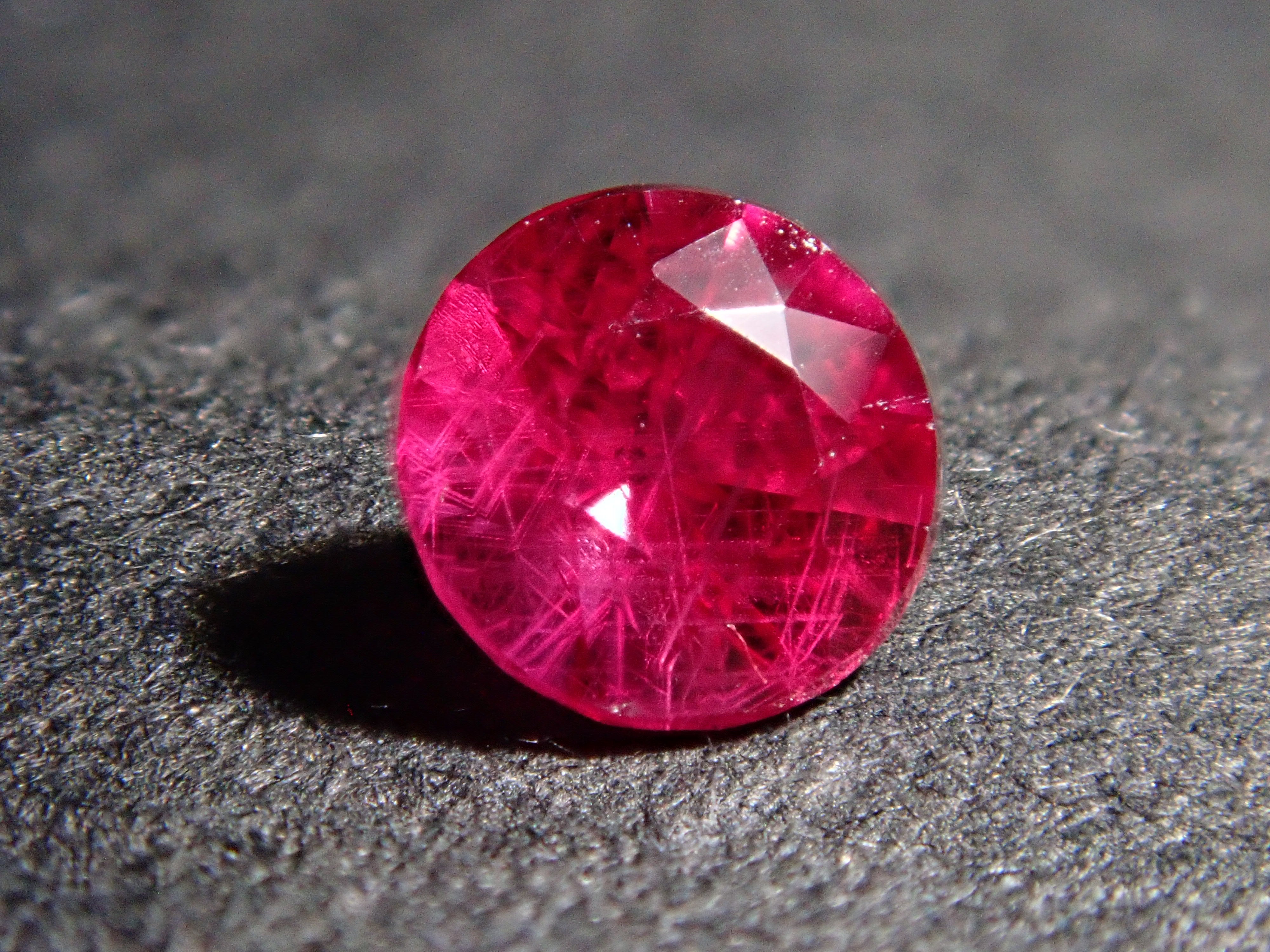 グリーンランド産ルビー 0.220ctルース