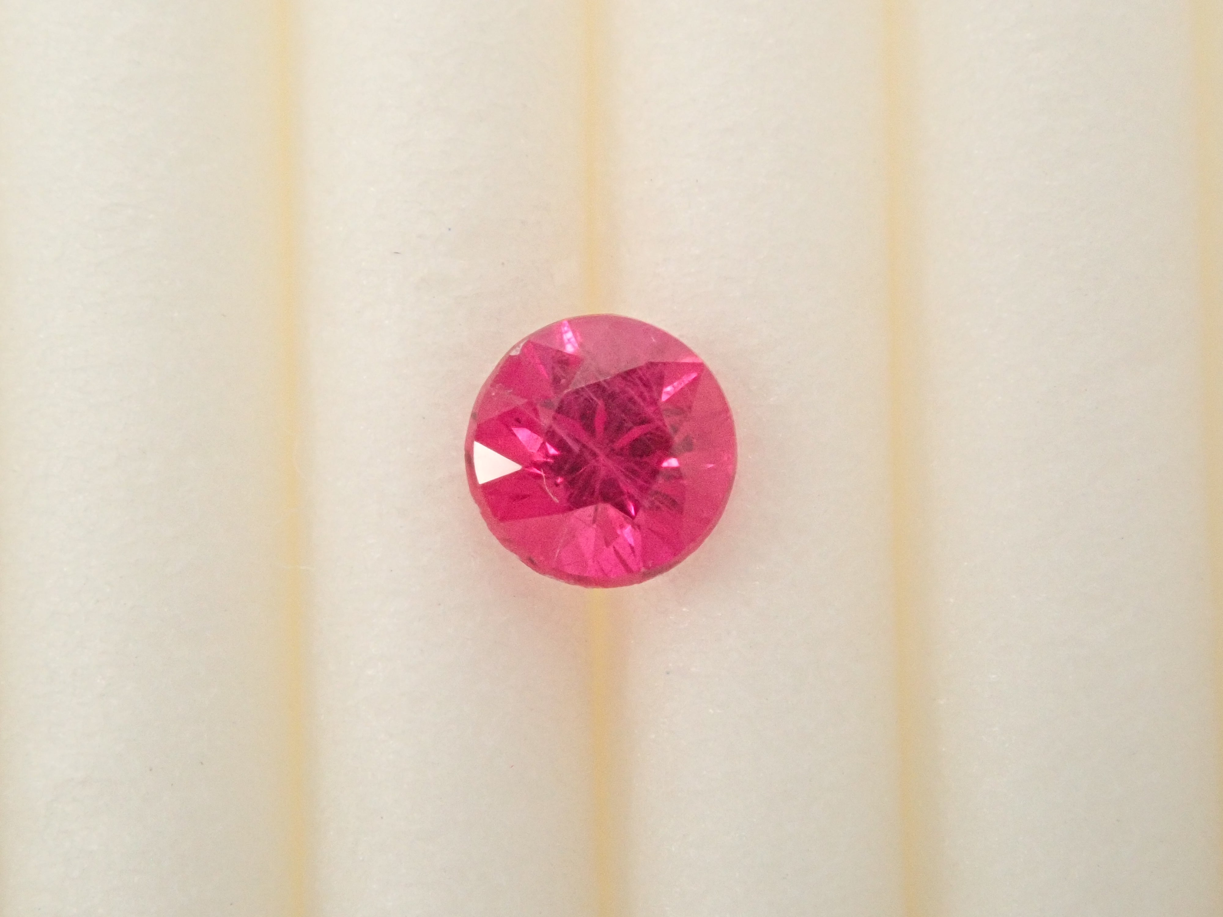 グリーンランド産ルビー 0.220ctルース