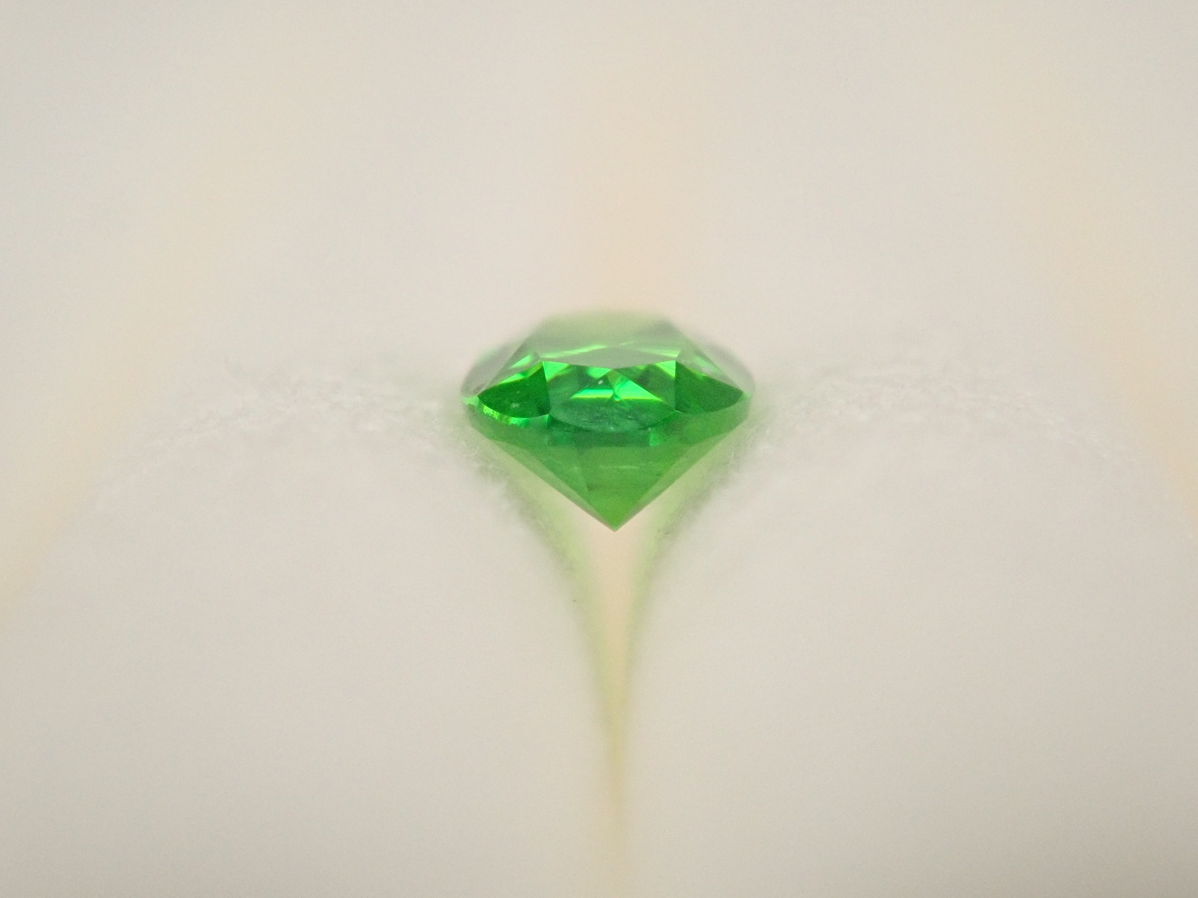 [12560895] Russian Demantoid Garnet (Horsetail) 0.067ct Loose Stone