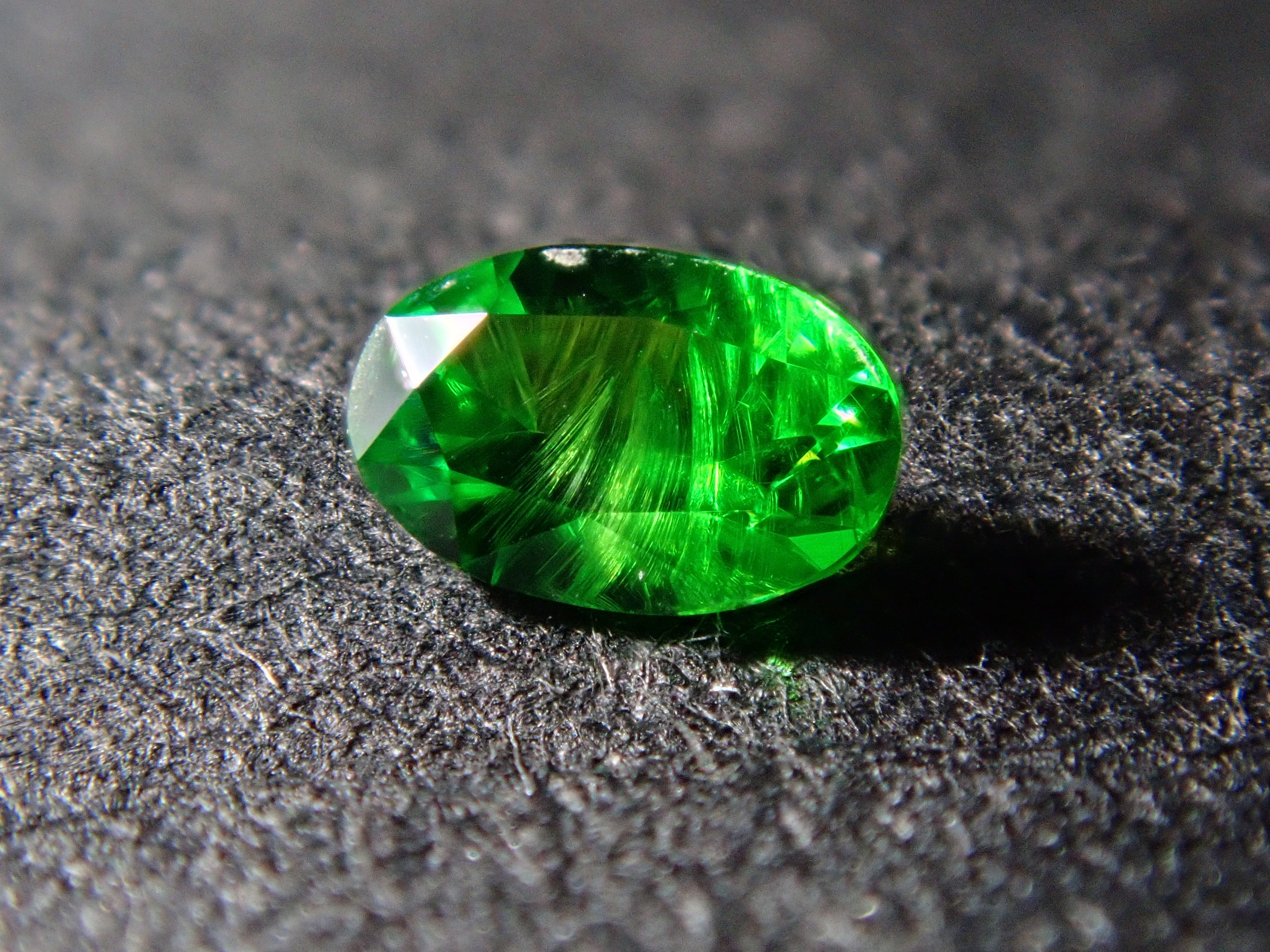 [12560895] Russian Demantoid Garnet (Horsetail) 0.067ct Loose Stone