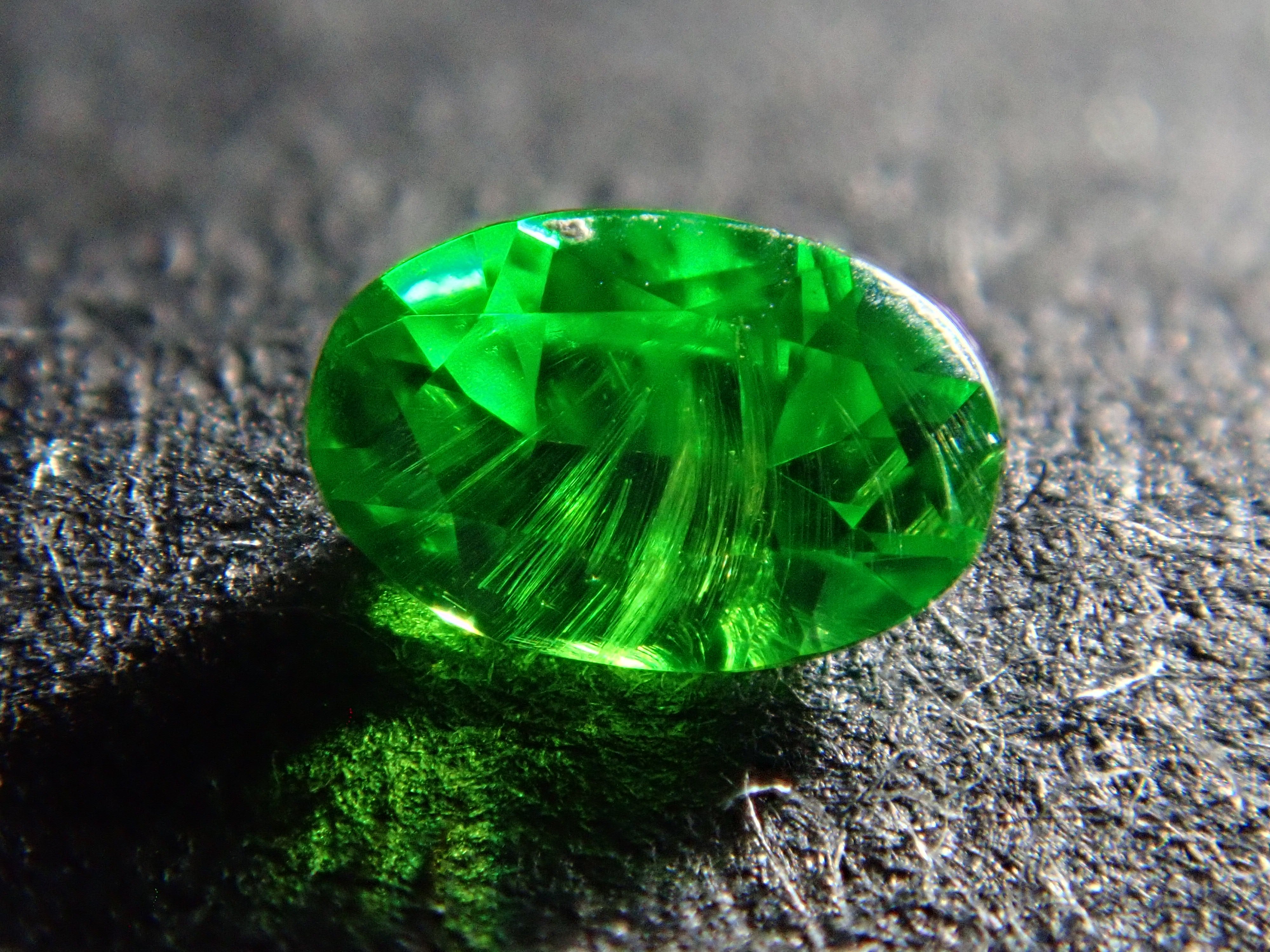 [12560895] Russian Demantoid Garnet (Horsetail) 0.067ct Loose Stone