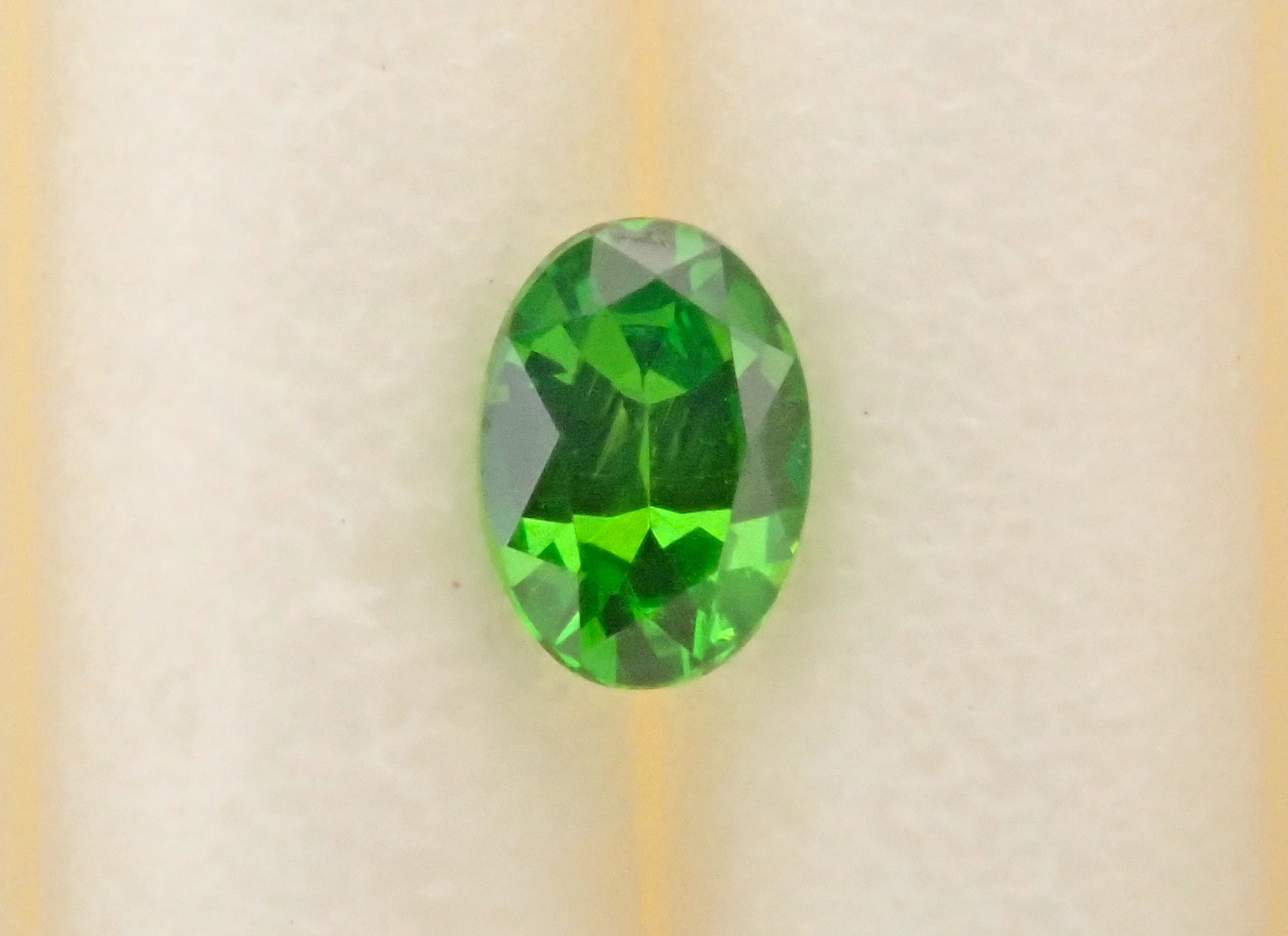 【11/10 22時販売】ロシア産デマントイドガーネット（ホーステール認む） 0.070ctルース