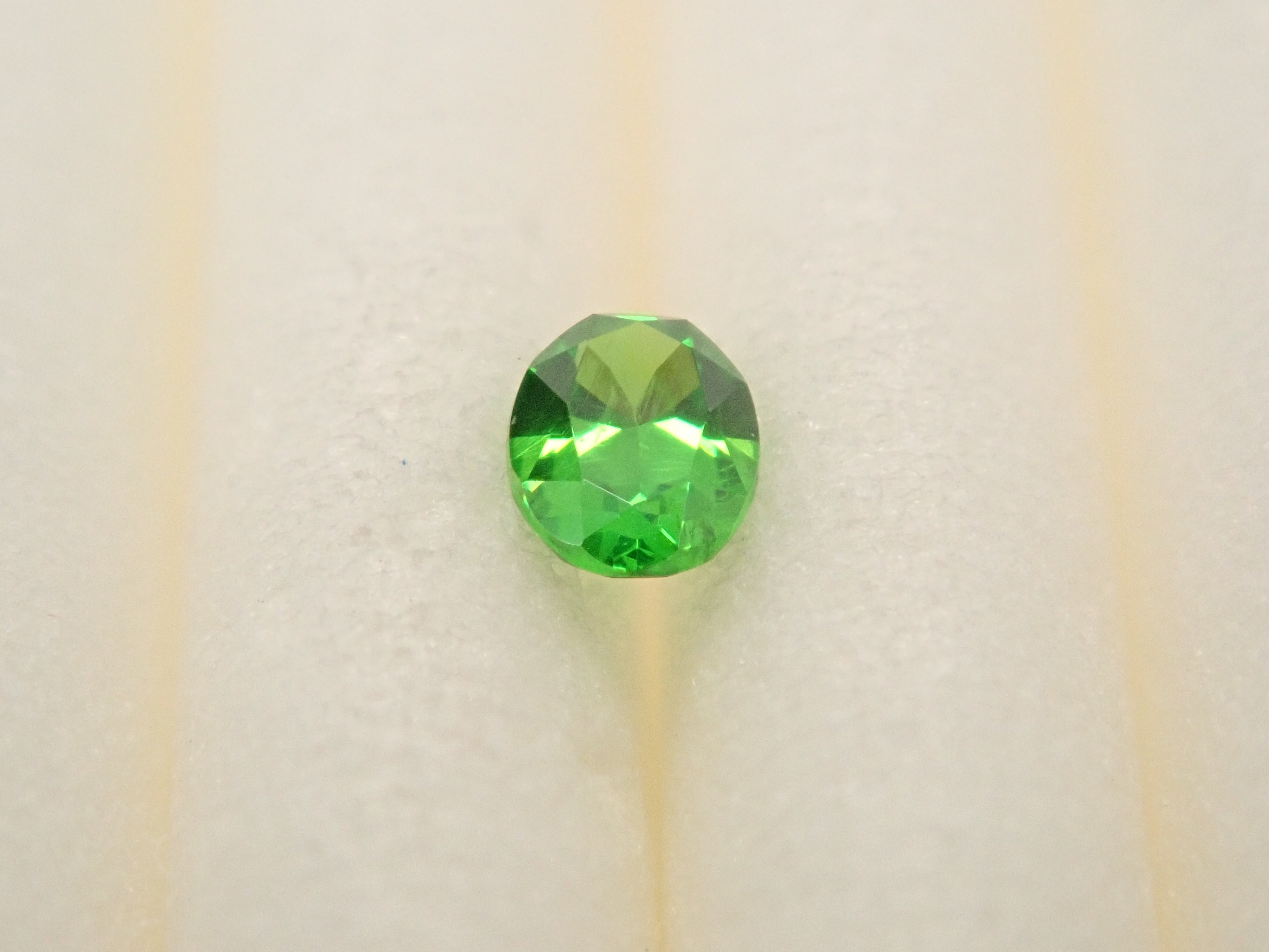 【11/10 22時販売】ロシア産デマントイドガーネット（ホーステール認む） 0.070ctルース