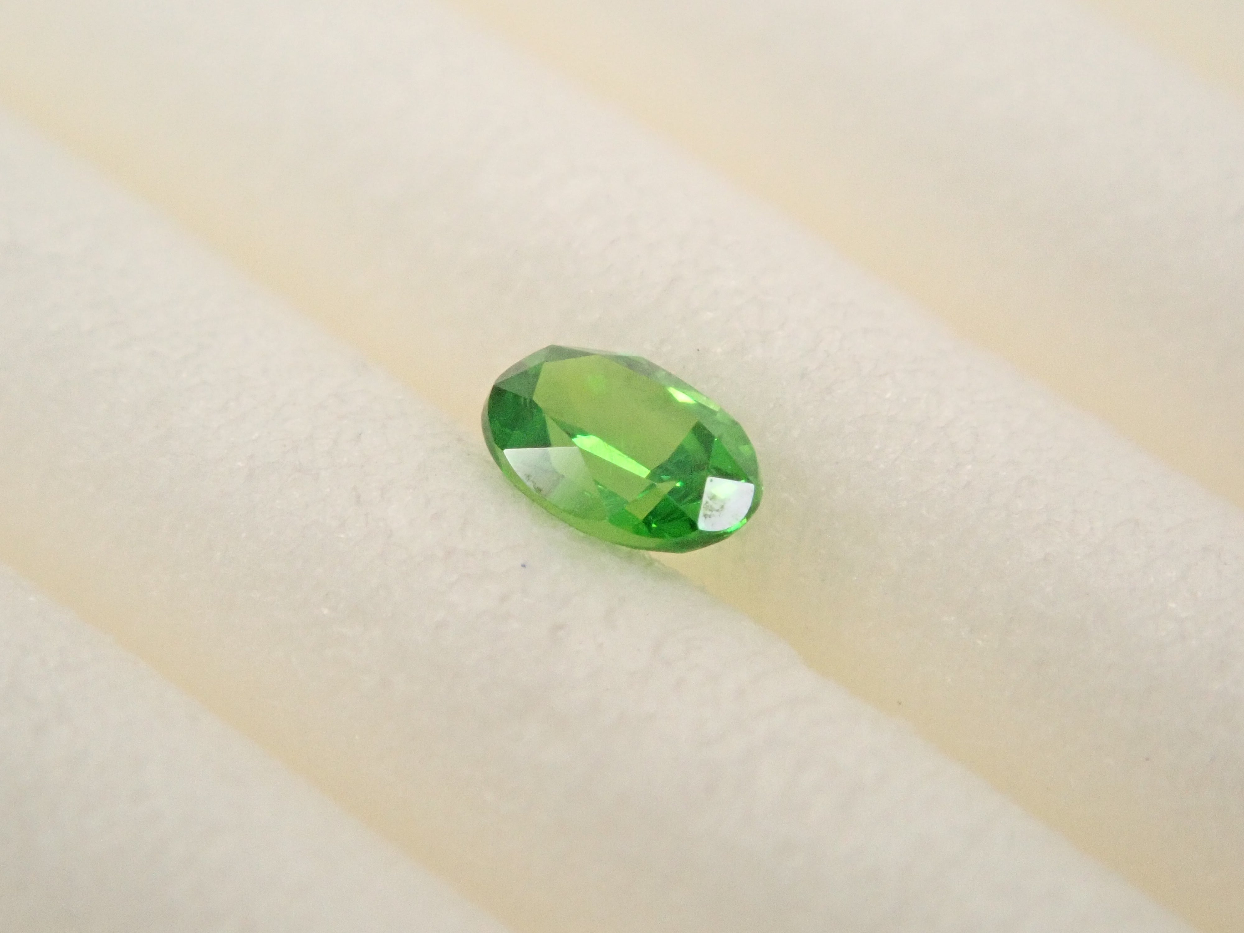 【11/10 22時販売】ロシア産デマントイドガーネット（ホーステール認む） 0.070ctルース