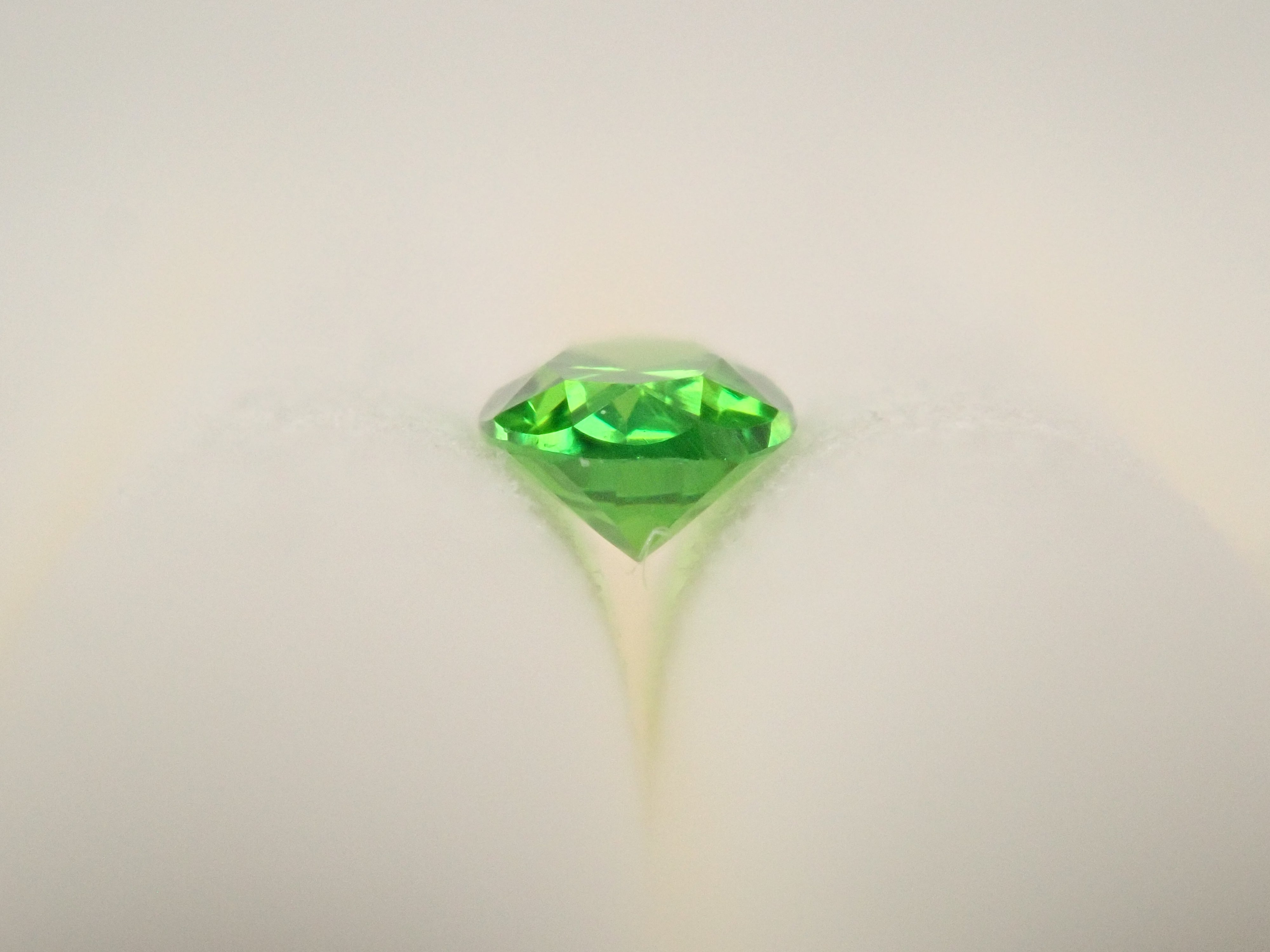 【11/10 22時販売】ロシア産デマントイドガーネット（ホーステール認む） 0.070ctルース