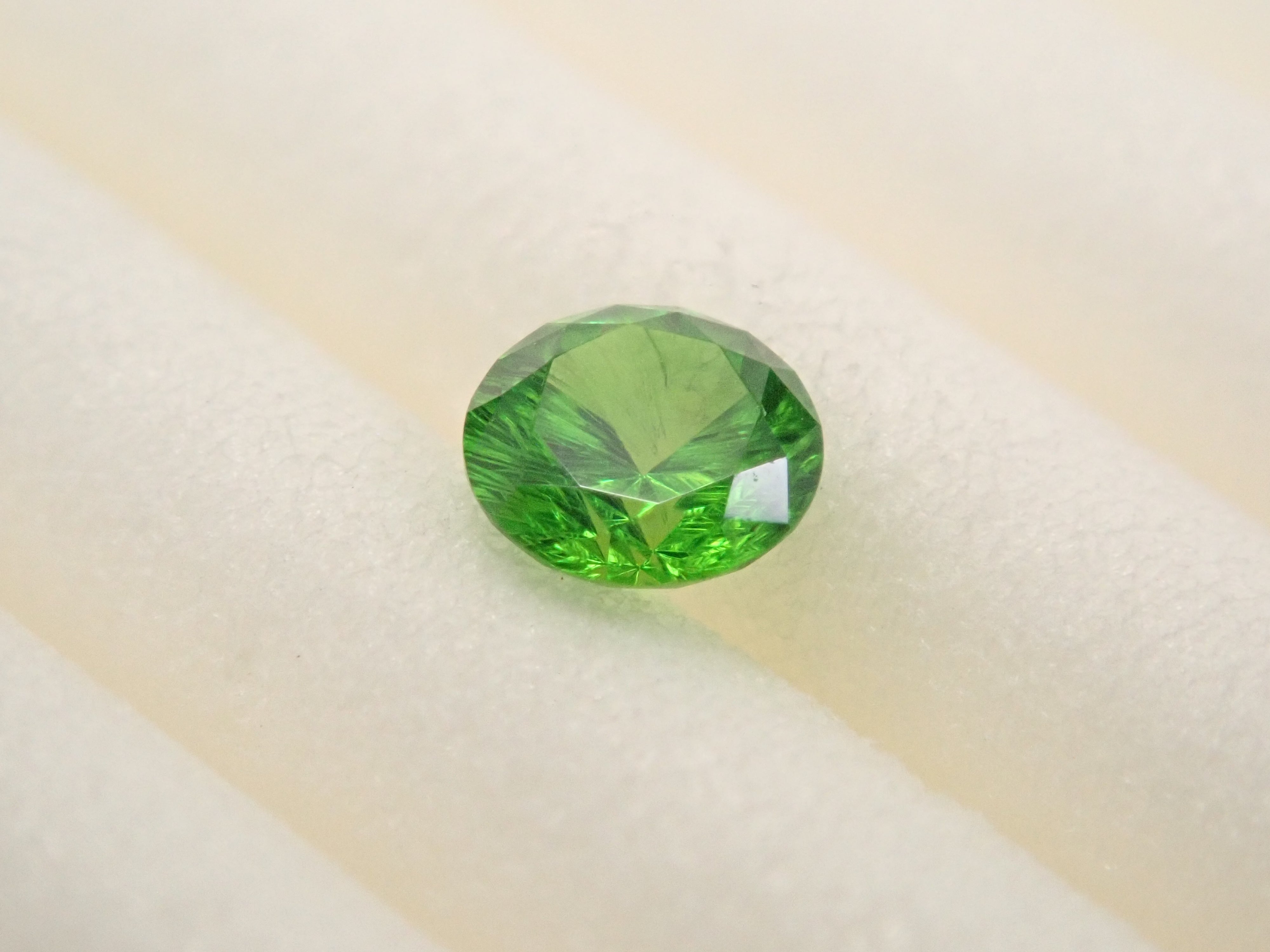[12560897] Russian Demantoid Garnet (Horsetail) 0.128ct Loose Stone