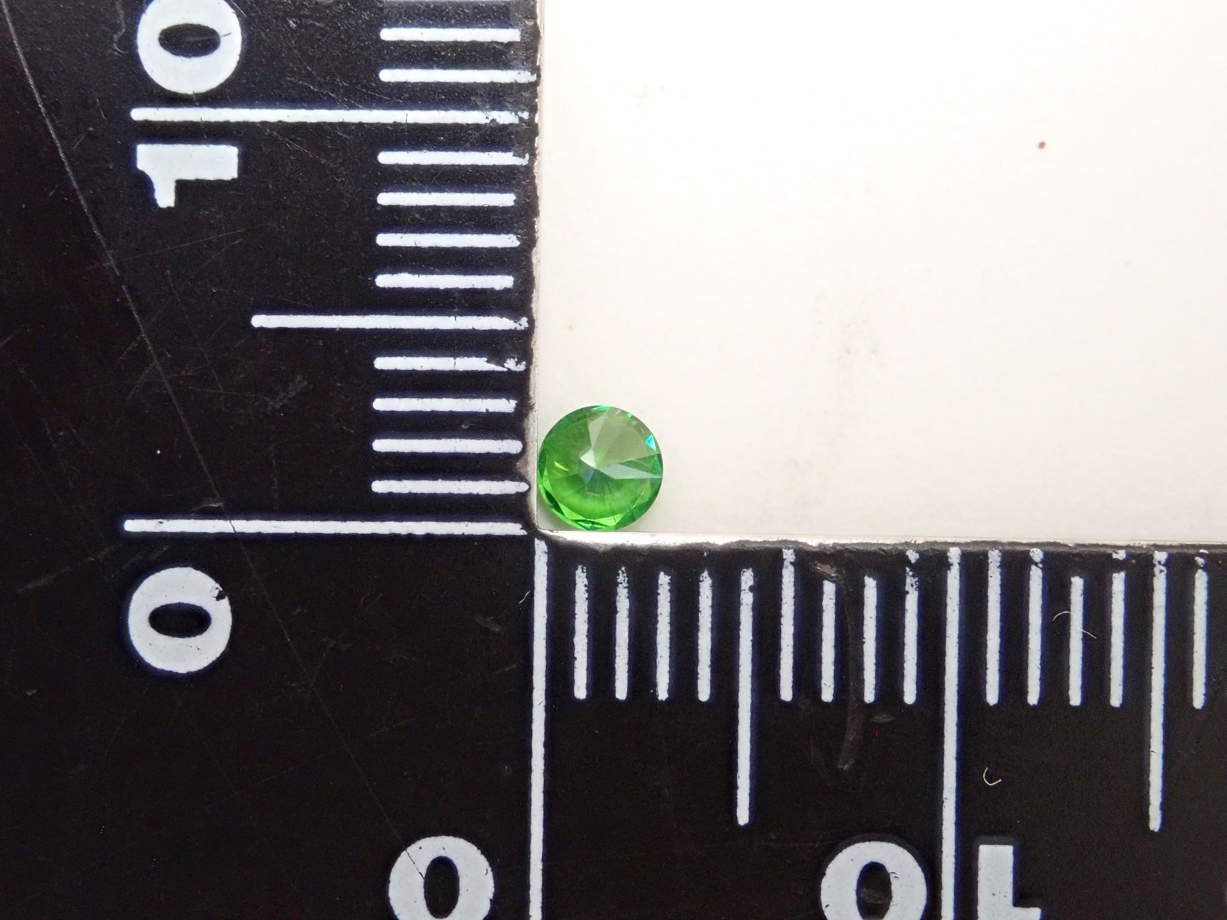 [12560897] Russian Demantoid Garnet (Horsetail) 0.128ct Loose Stone