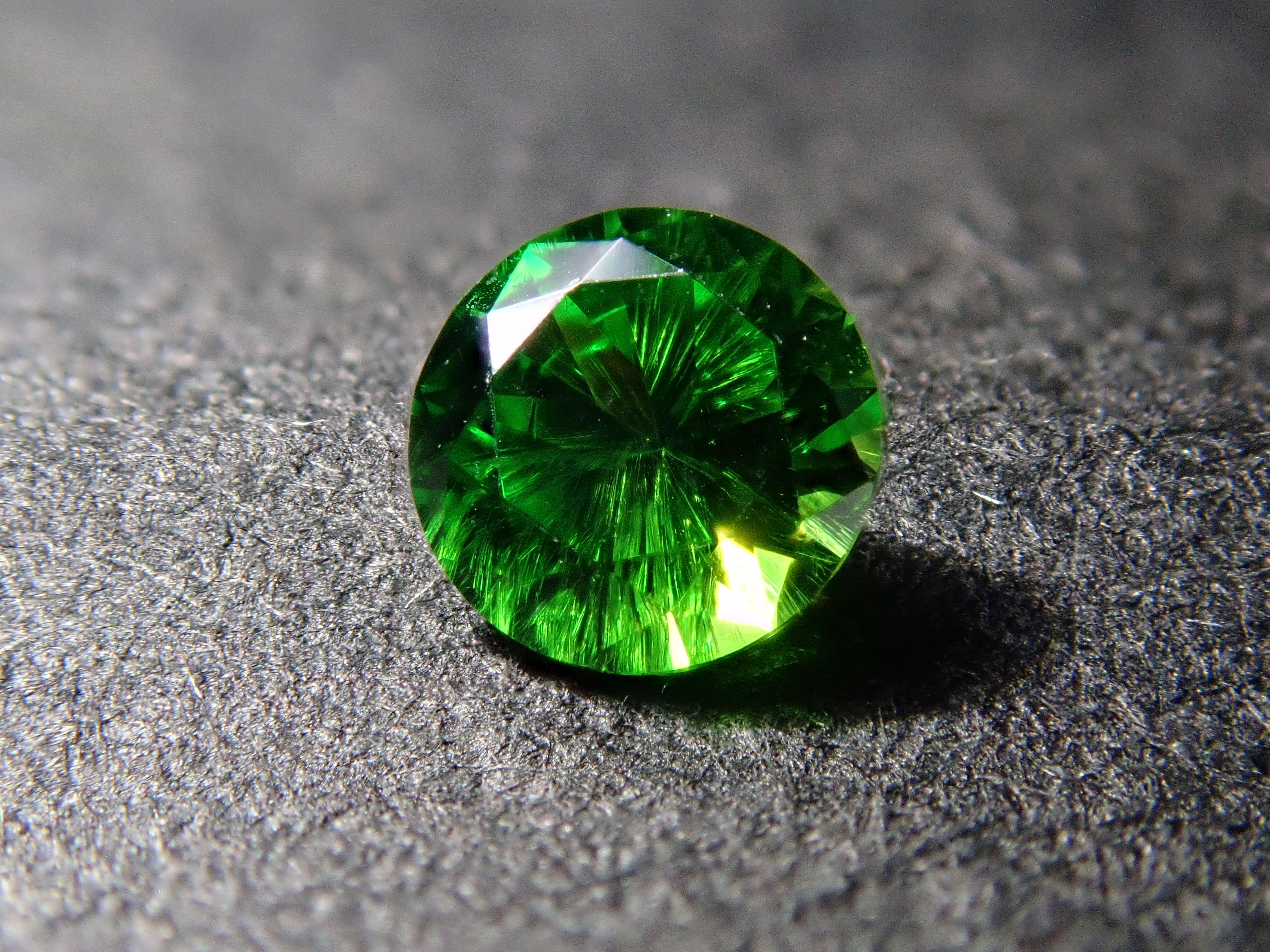 [12560897] Russian Demantoid Garnet (Horsetail) 0.128ct Loose Stone