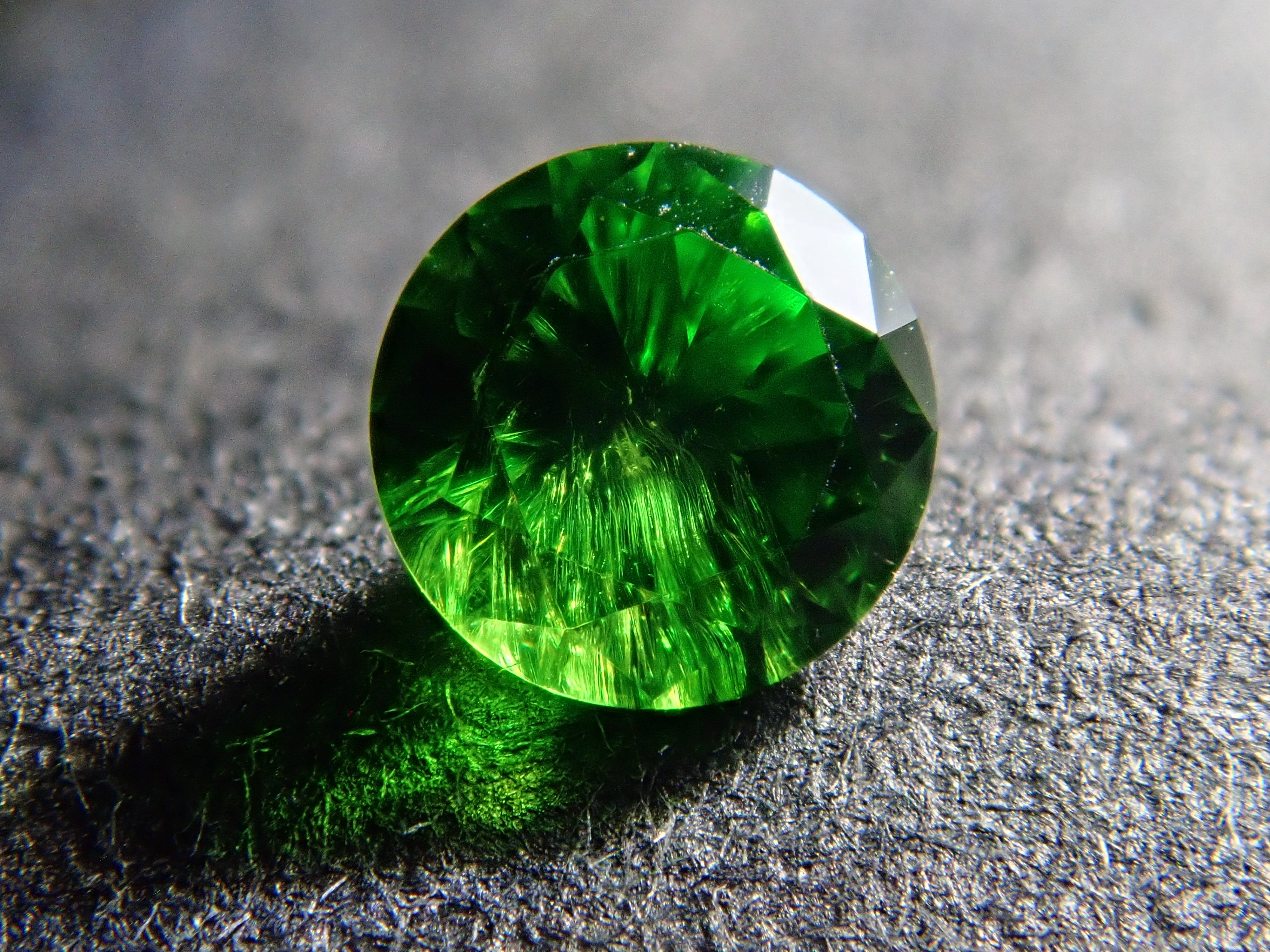 [12560897] Russian Demantoid Garnet (Horsetail) 0.128ct Loose Stone