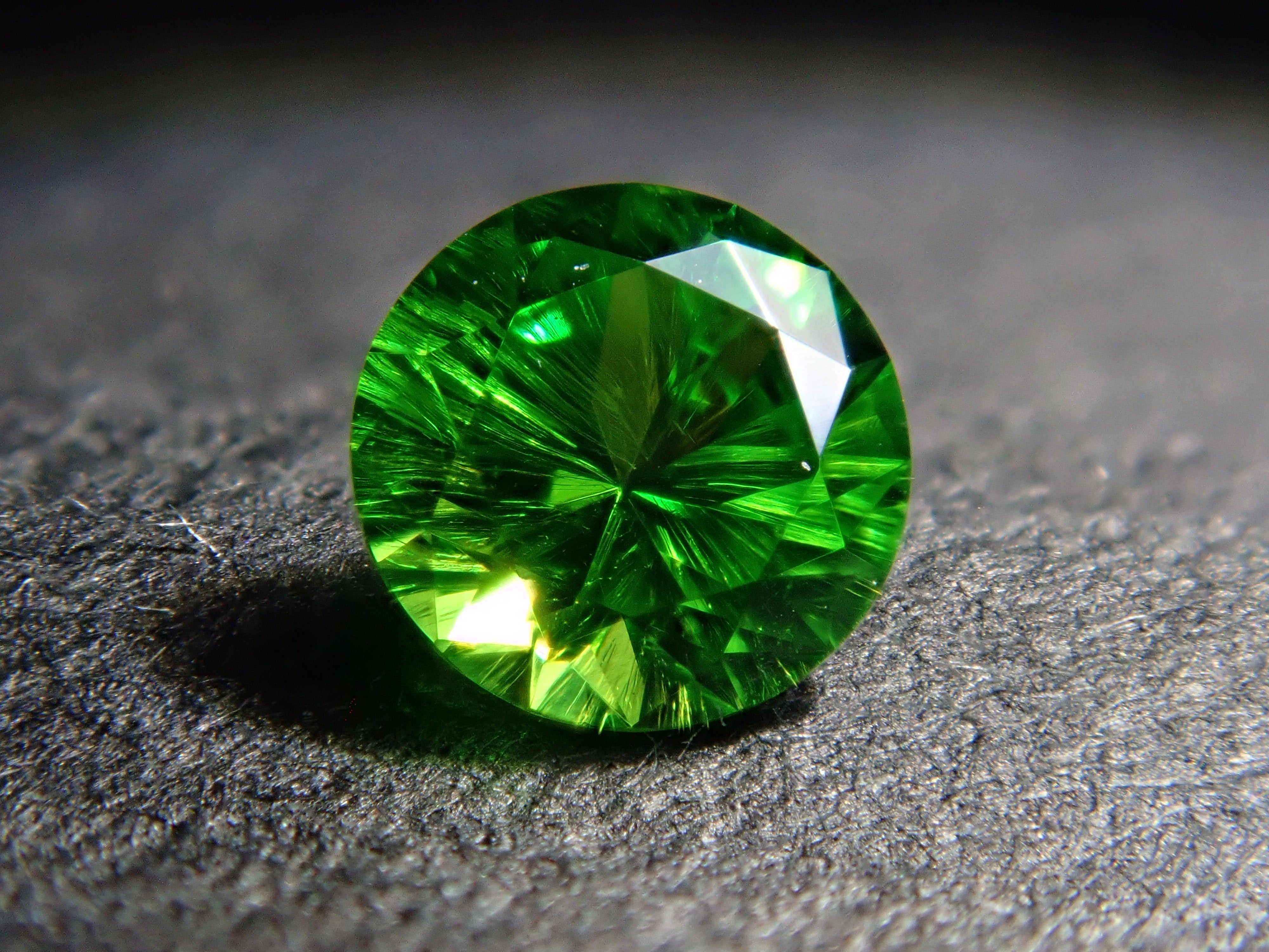 [12560897] Russian Demantoid Garnet (Horsetail) 0.128ct Loose Stone