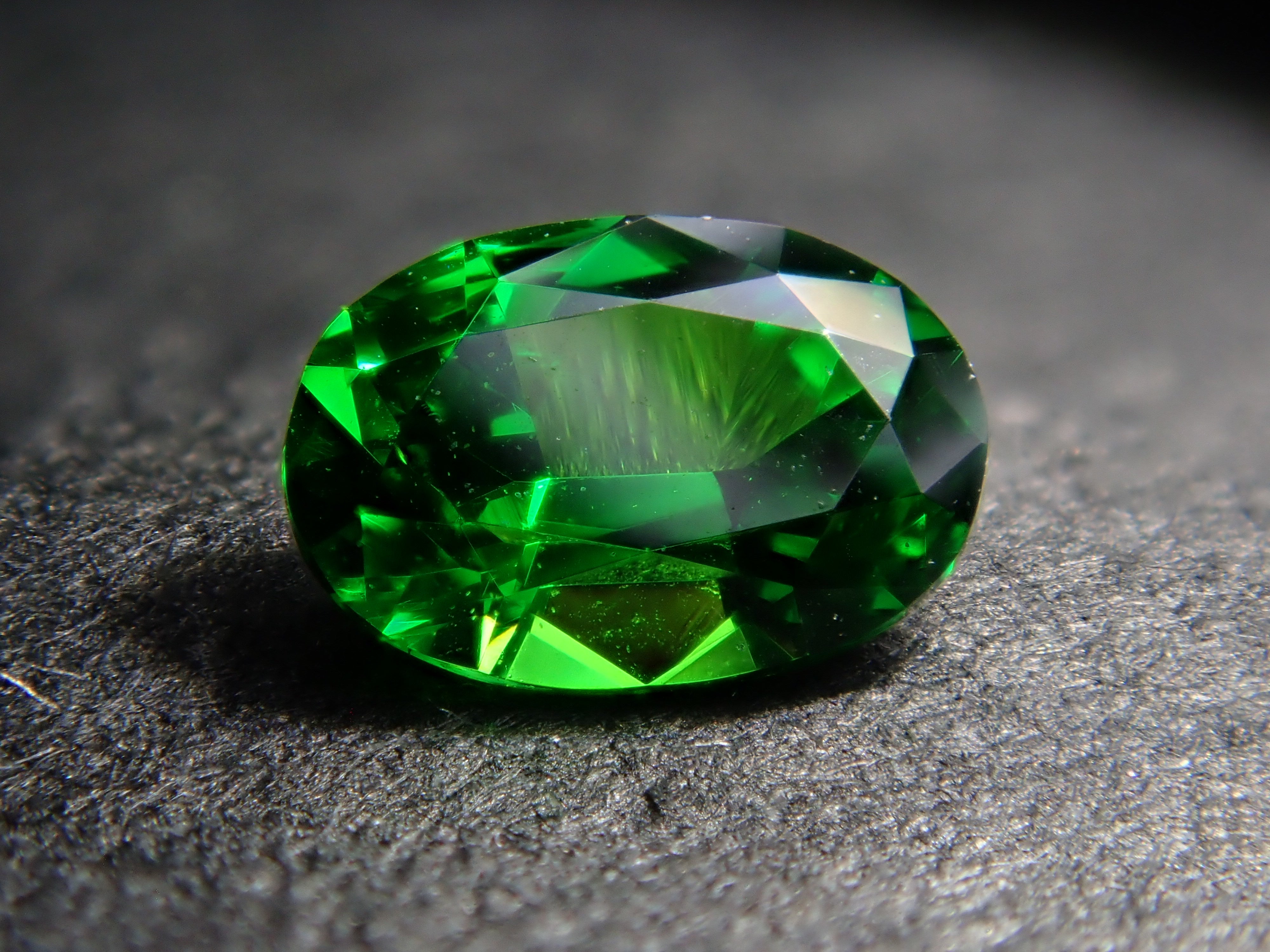 [12560901] 0.192ct loose demantoid garnet from Russia