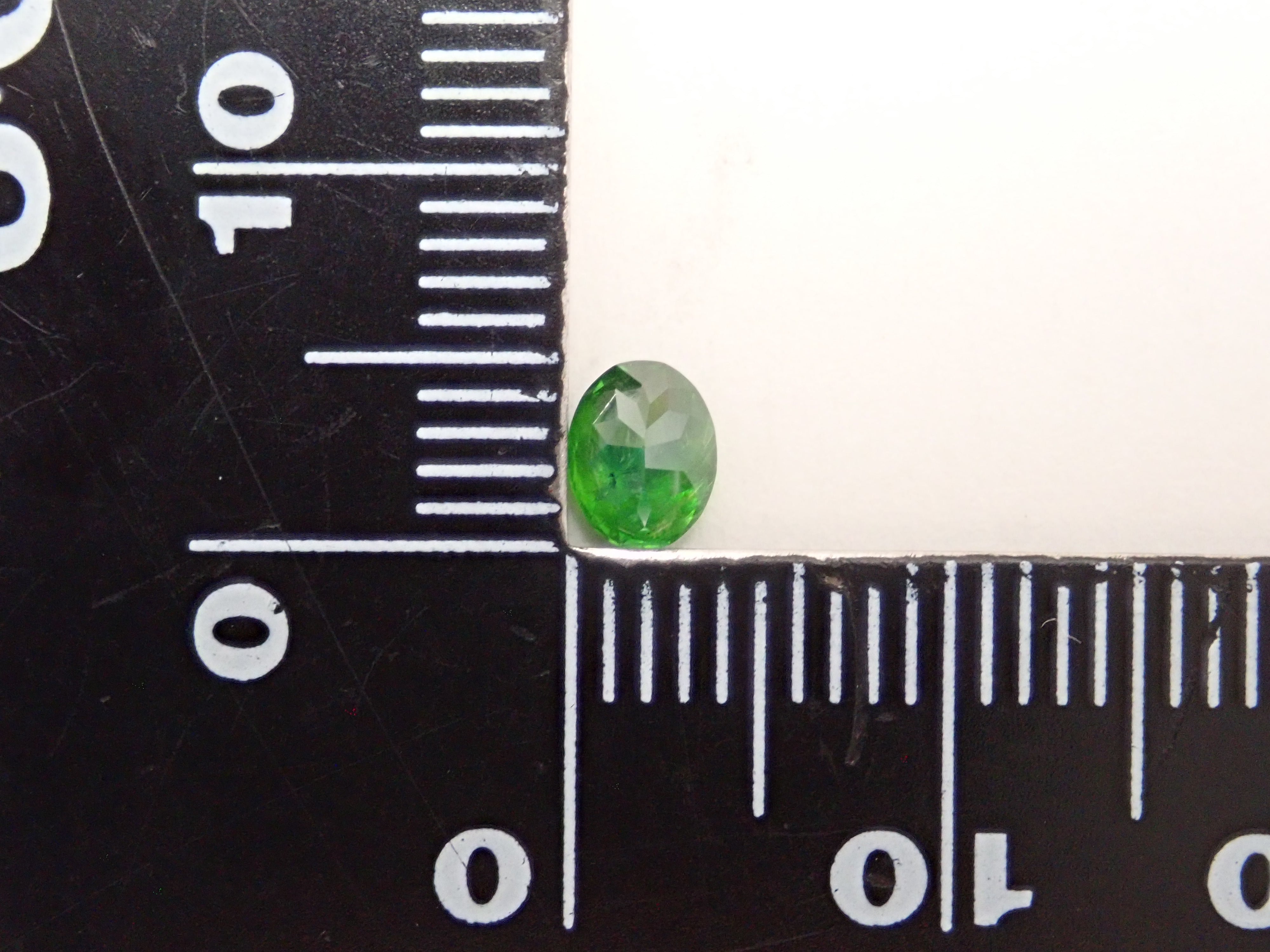 [12560902] Russian Demantoid Garnet (Horsetail) 0.487ct Loose Stone