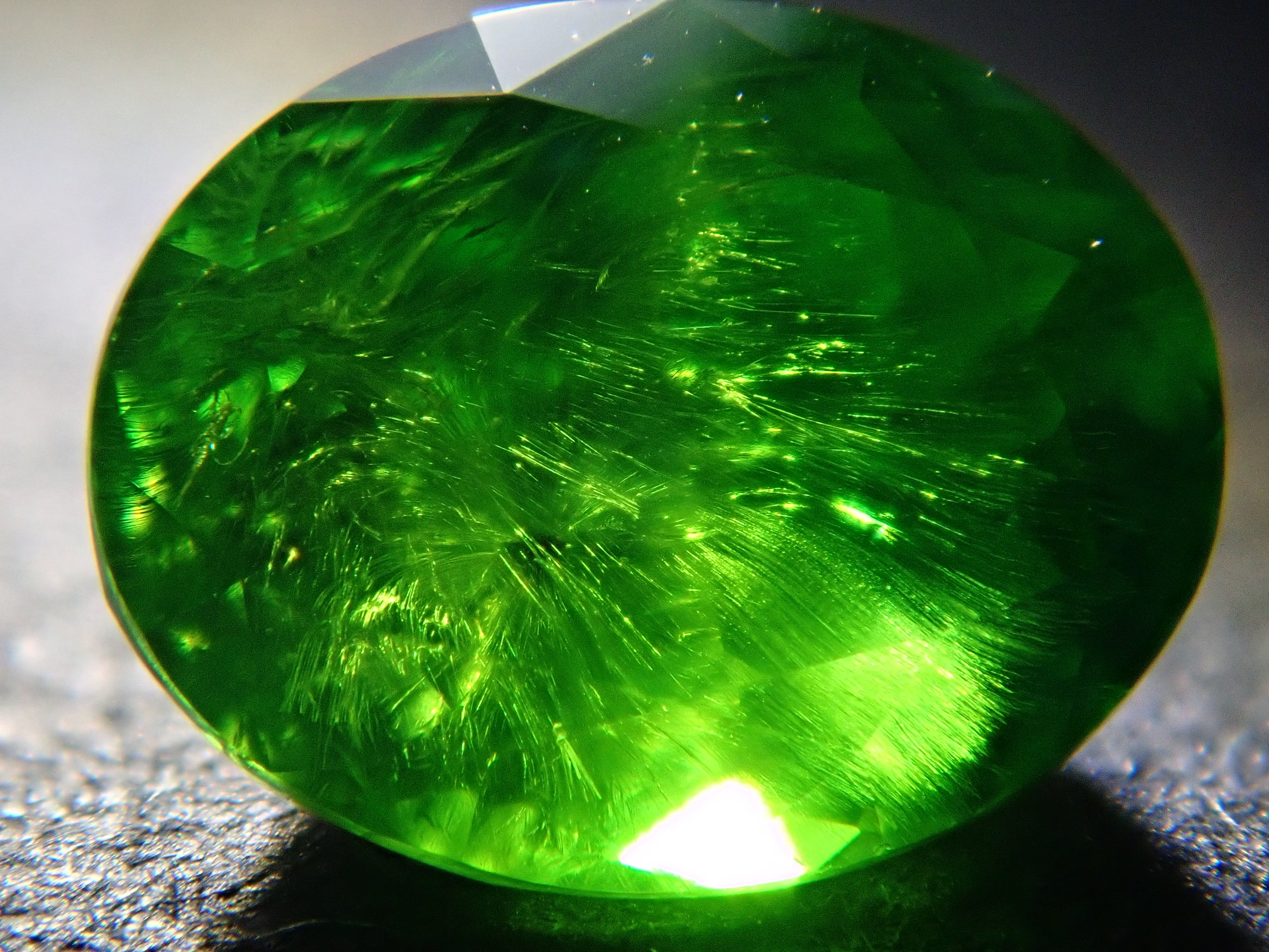 [12560902] Russian Demantoid Garnet (Horsetail) 0.487ct Loose Stone