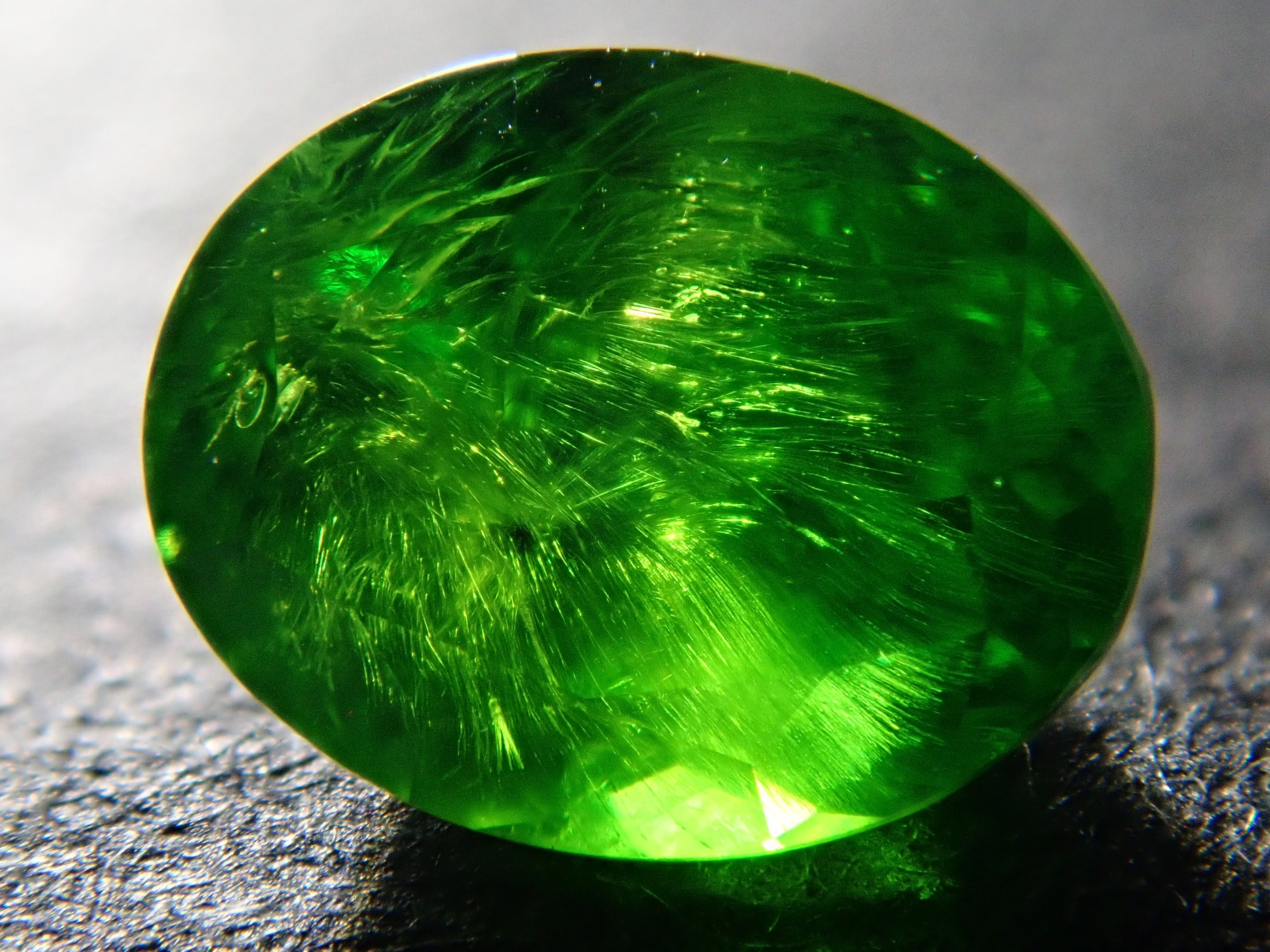 [12560902] Russian Demantoid Garnet (Horsetail) 0.487ct Loose Stone
