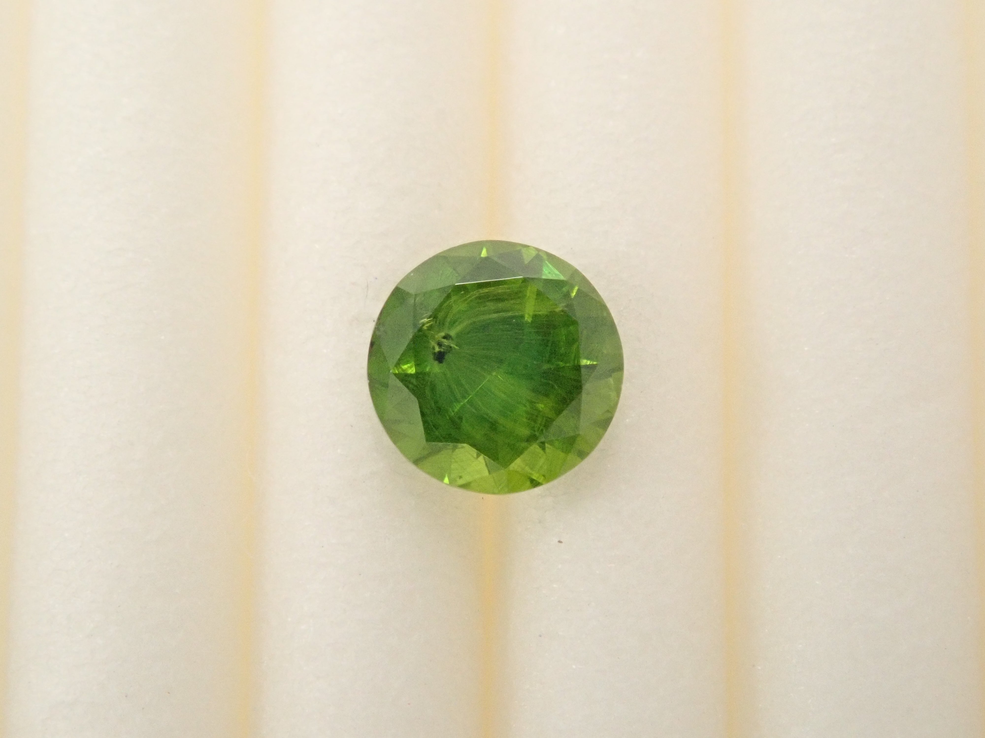 【12/17 22時販売】ロシア産デマントイドガーネット（ホーステール認む） 4.2mm/0.325ctルース