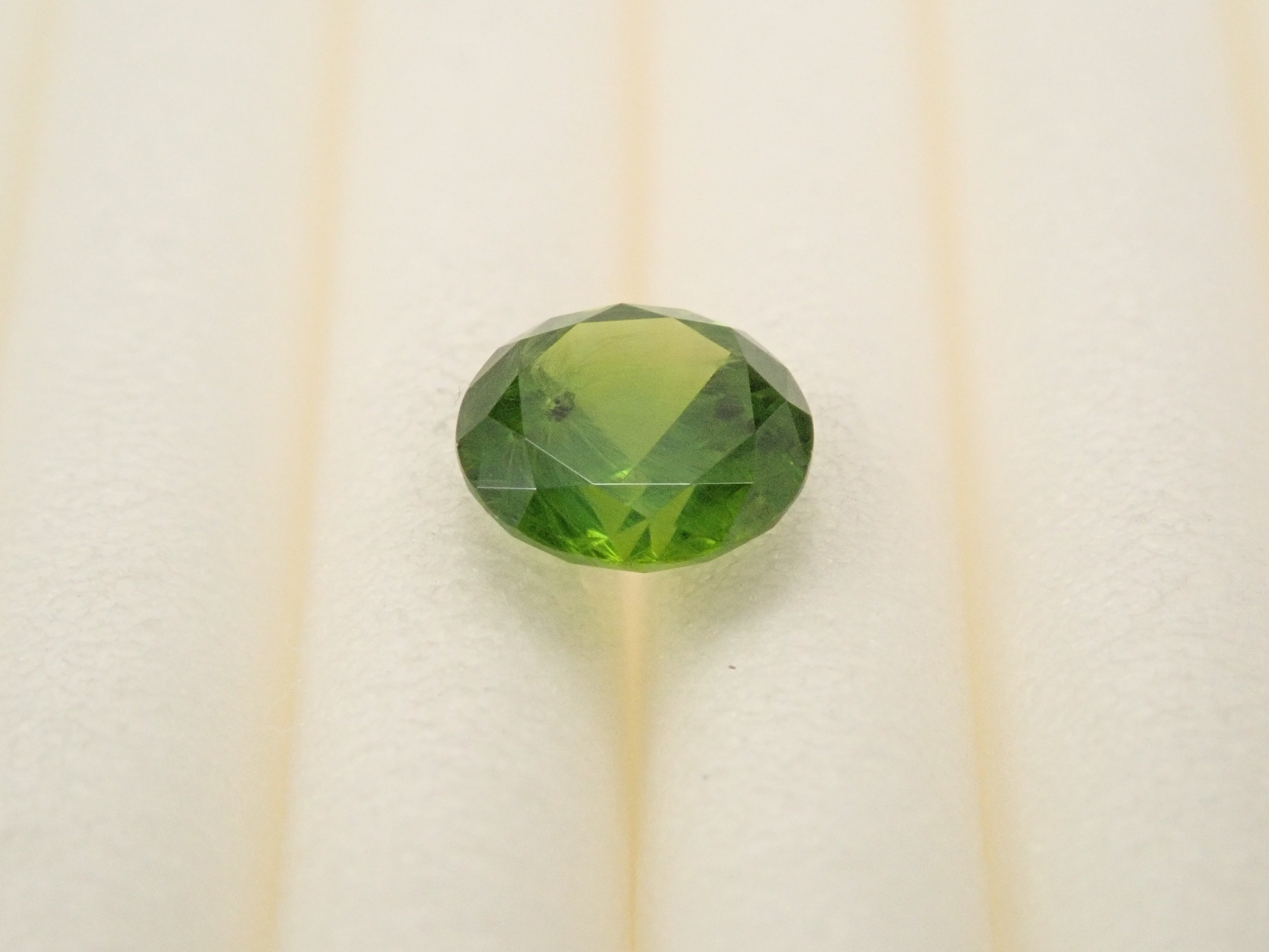 【12/17 22時販売】ロシア産デマントイドガーネット（ホーステール認む） 4.2mm/0.325ctルース