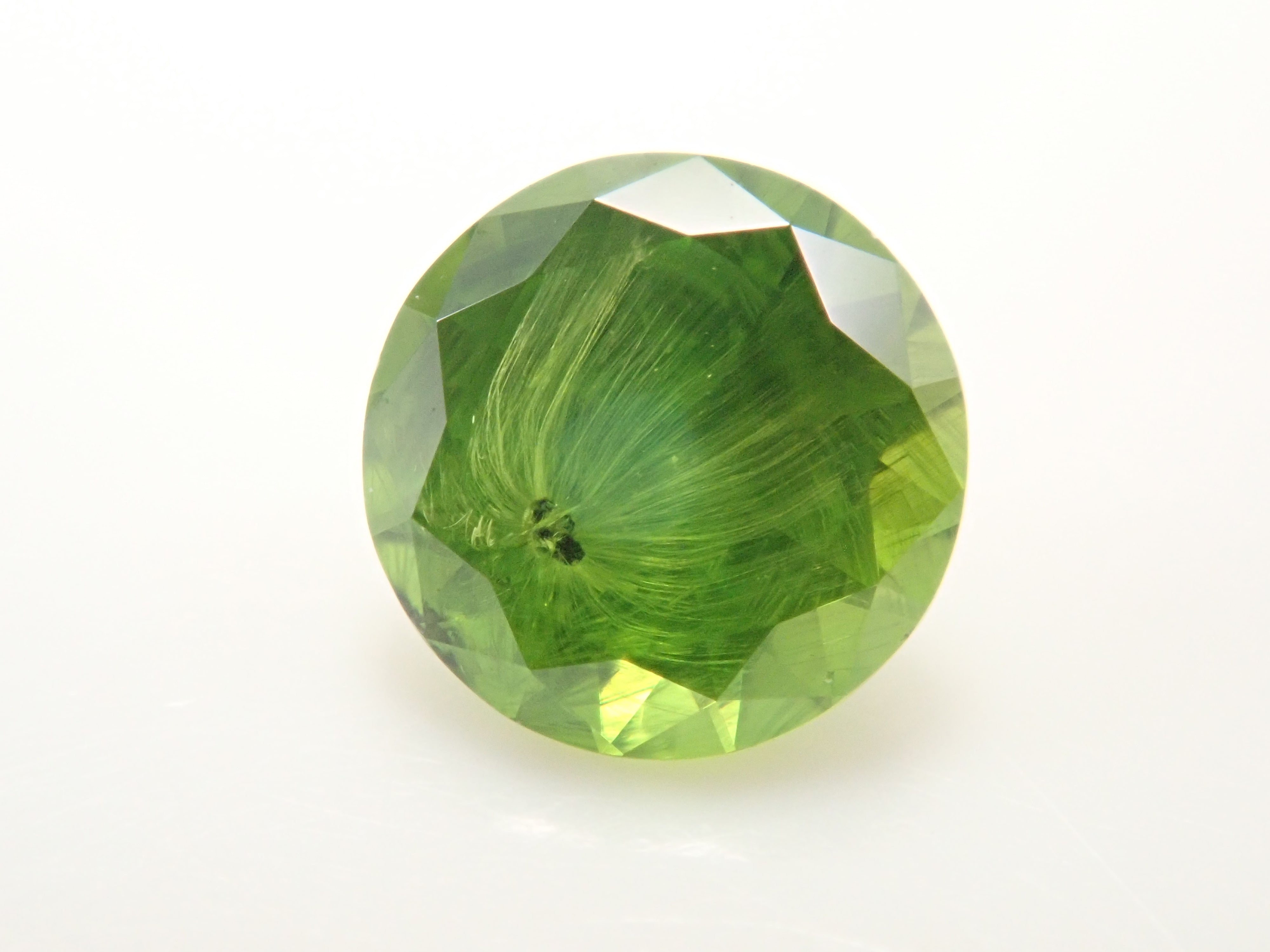 ロシア産 デマントイドガーネット 0.203(ホーステール有)※週末セール中 ロシア産デマントイドガーネット（ホーステール認む） 3mm/0.165ctルース