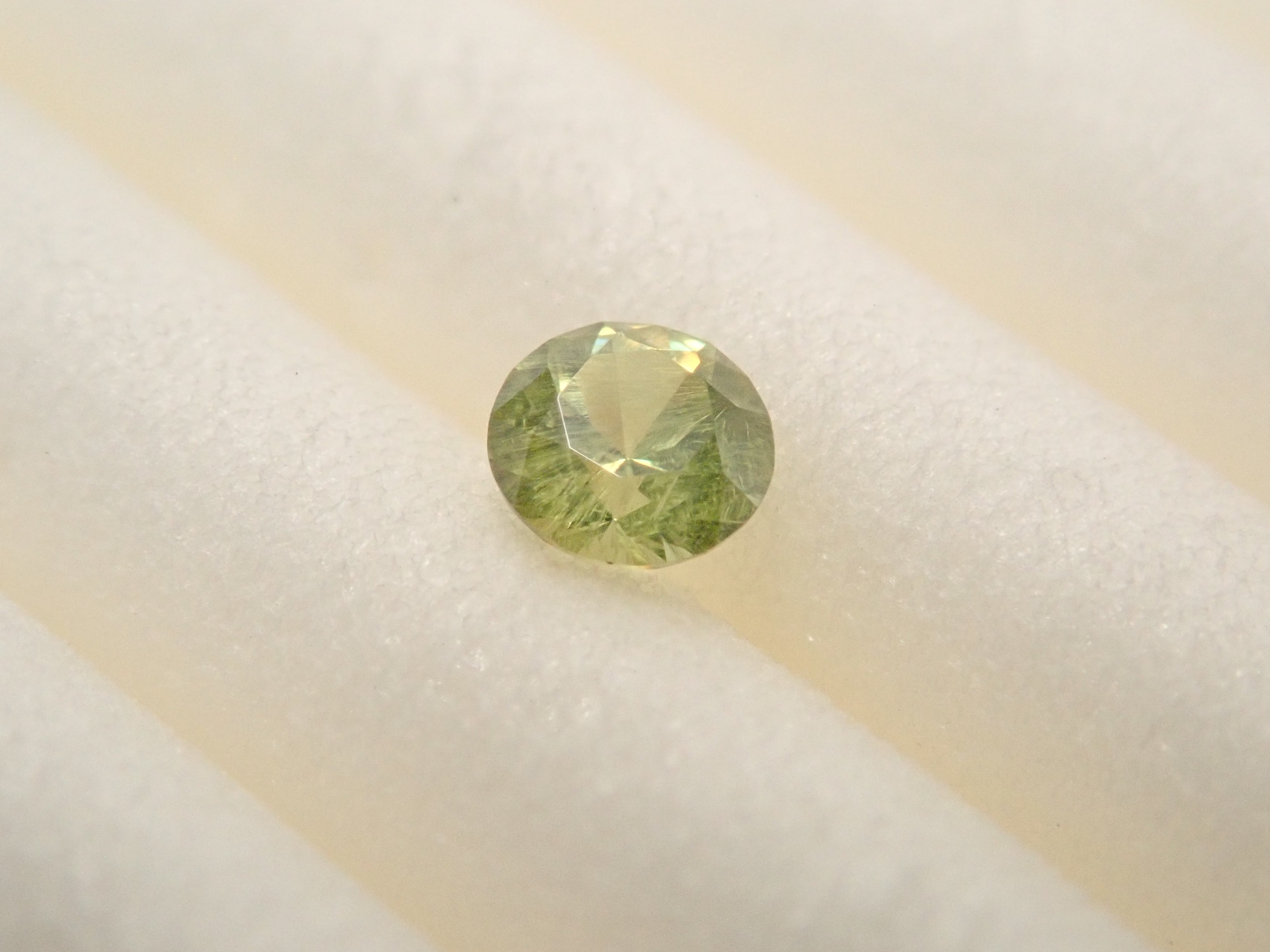 [12560904] Russian Demantoid Garnet (Horsetail) 0.073ct Loose Stone