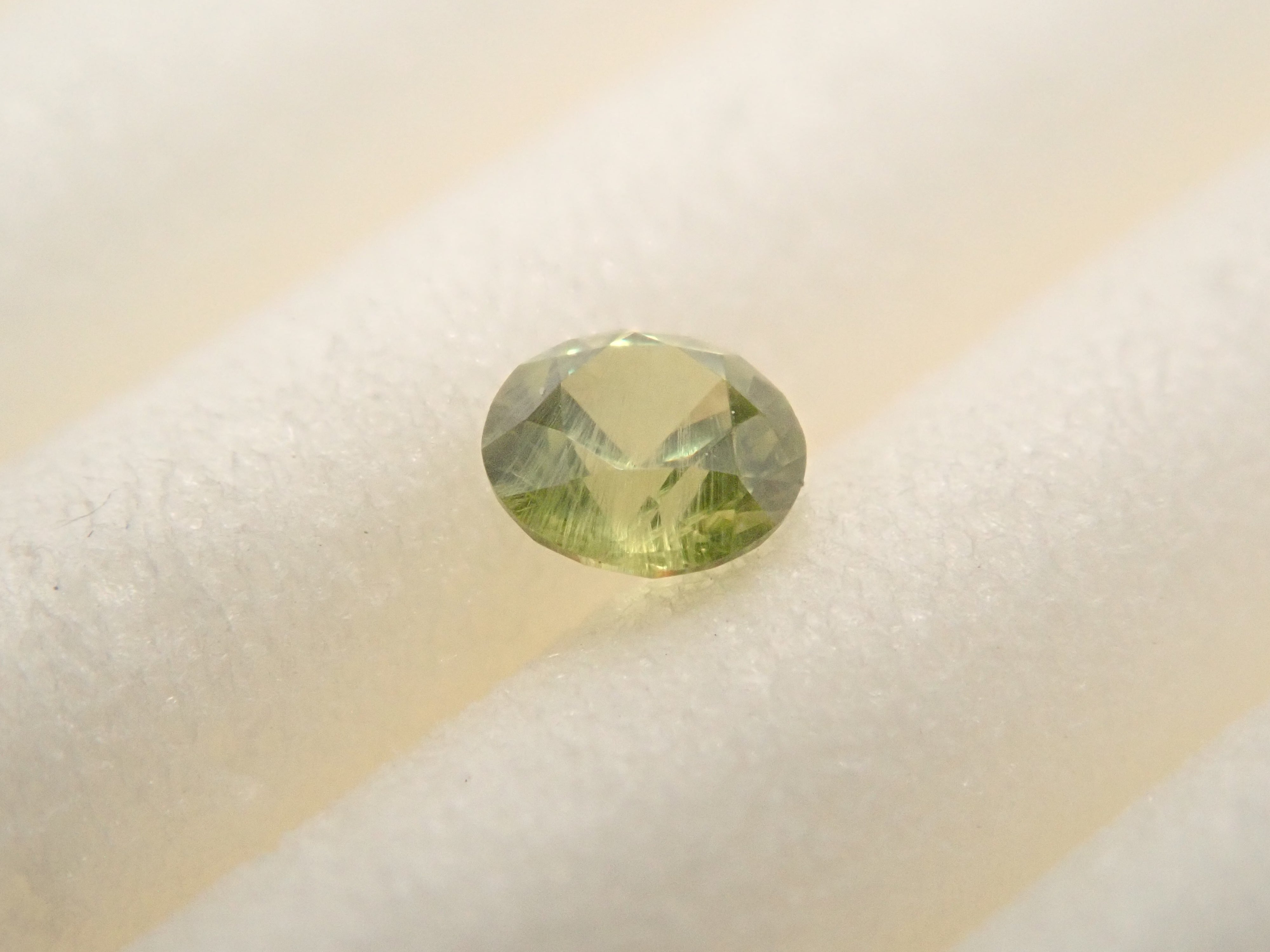 [12560904] Russian Demantoid Garnet (Horsetail) 0.073ct Loose Stone