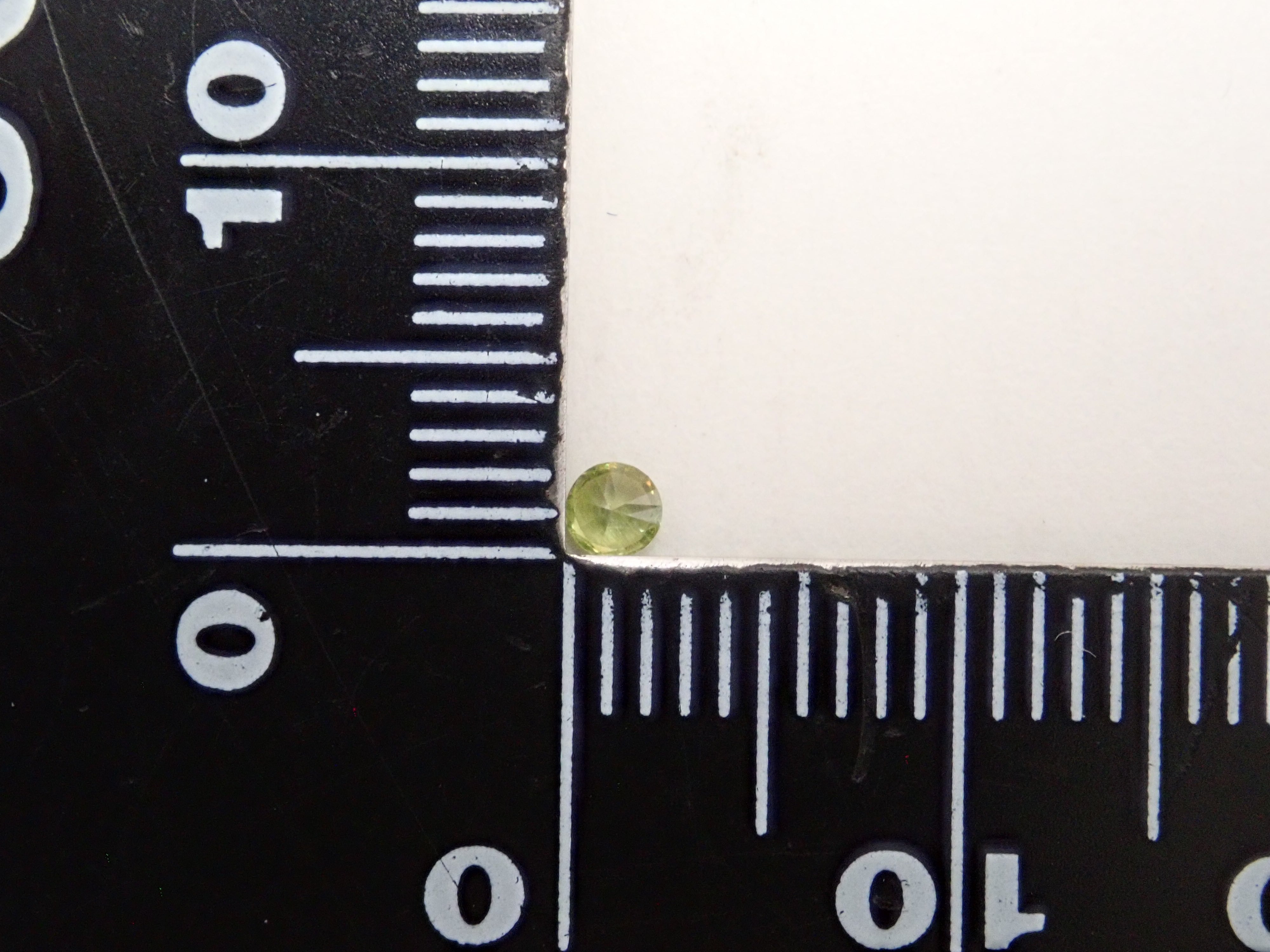 [12560904] Russian Demantoid Garnet (Horsetail) 0.073ct Loose Stone