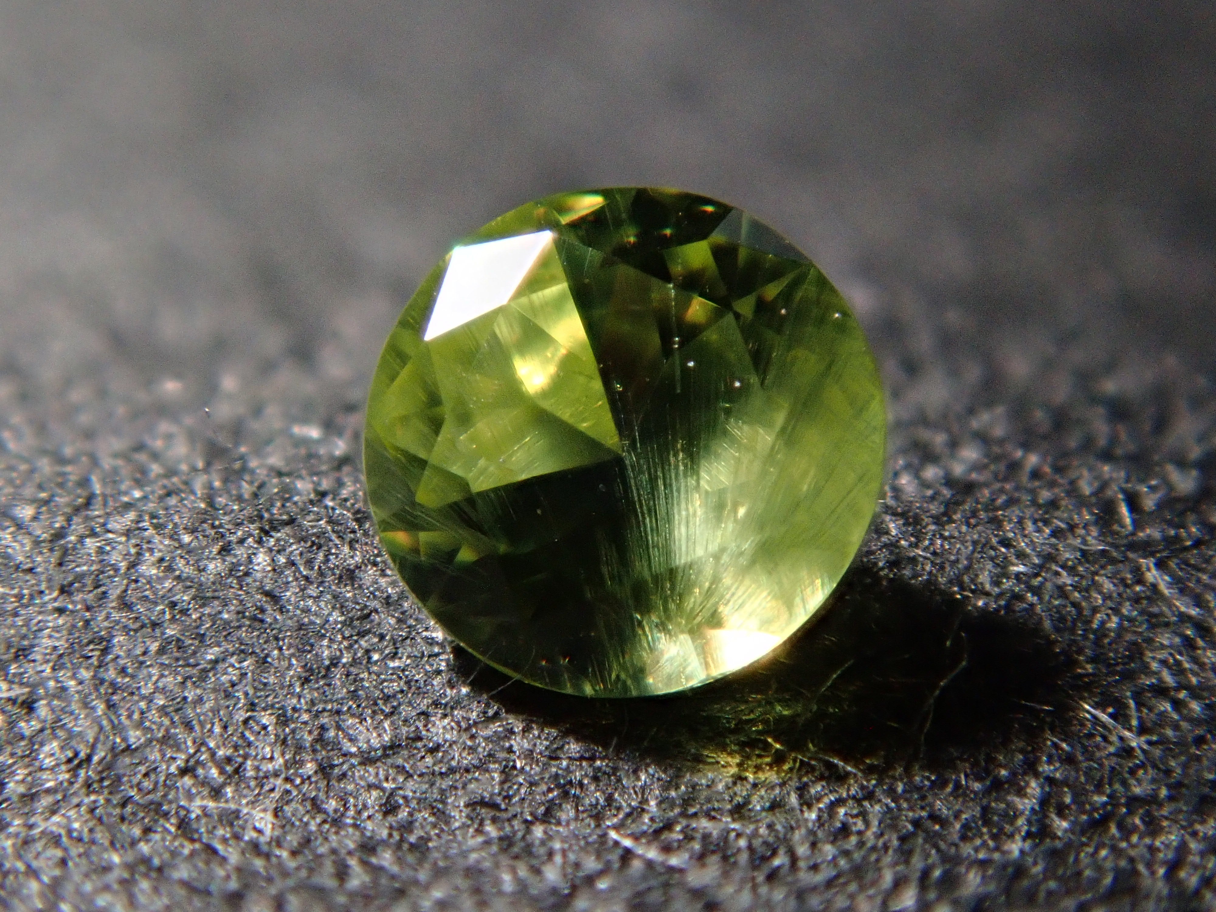 [12560905] Russian Demantoid Garnet (Horsetail) 0.075ct Loose Stone