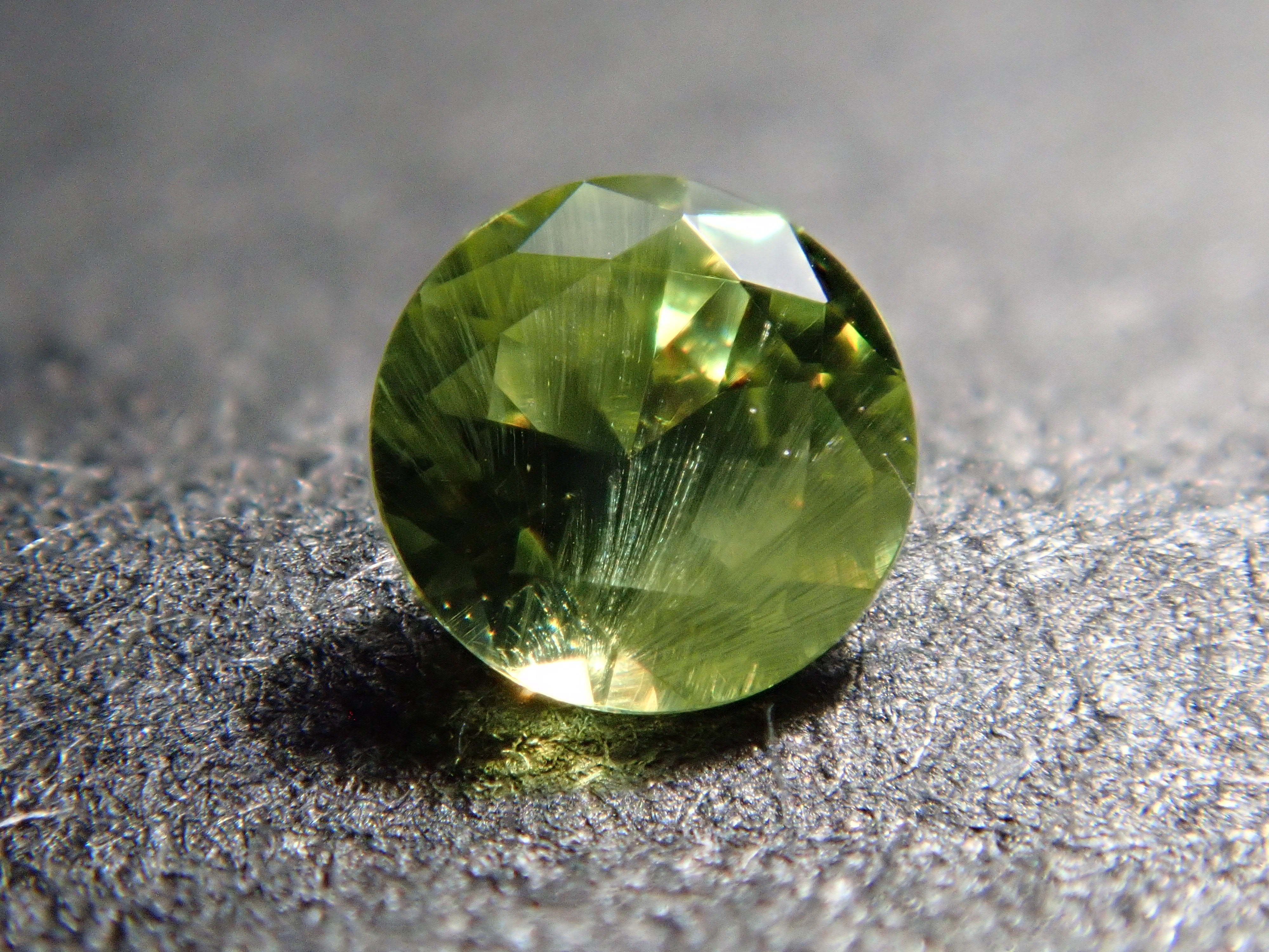 [12560905] Russian Demantoid Garnet (Horsetail) 0.075ct Loose Stone