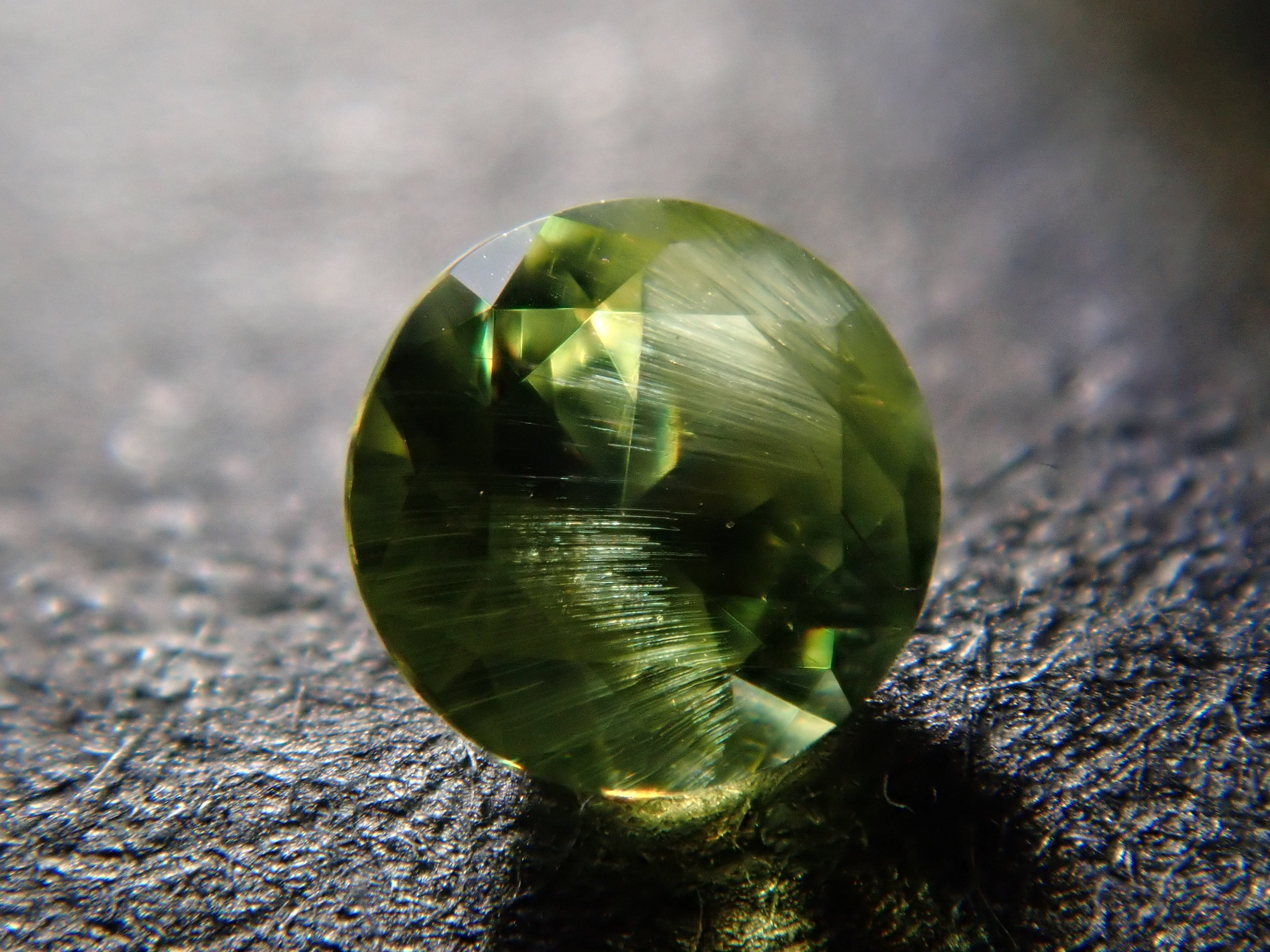 [12560905] Russian Demantoid Garnet (Horsetail) 0.075ct Loose Stone