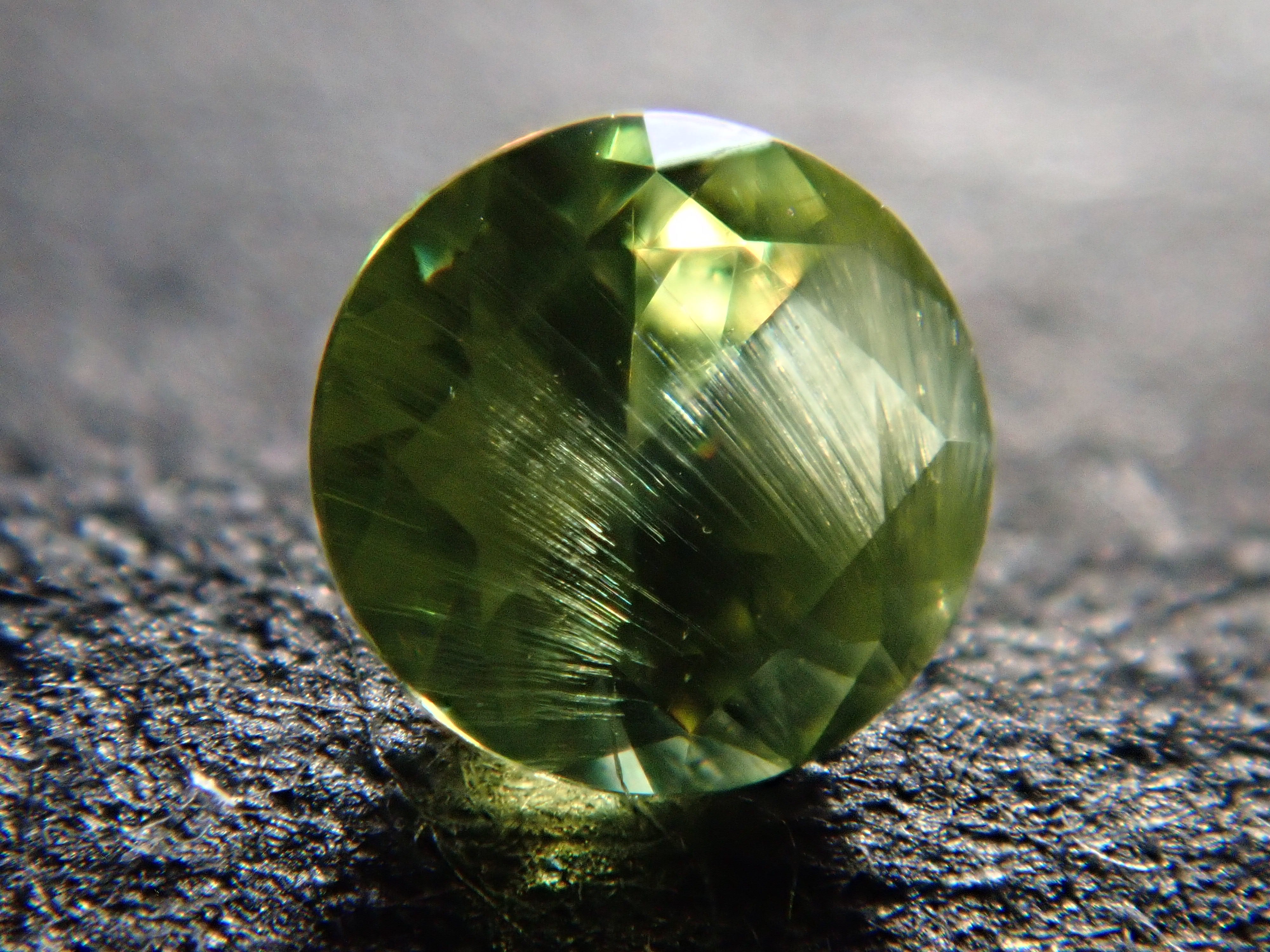 [12560905] Russian Demantoid Garnet (Horsetail) 0.075ct Loose Stone