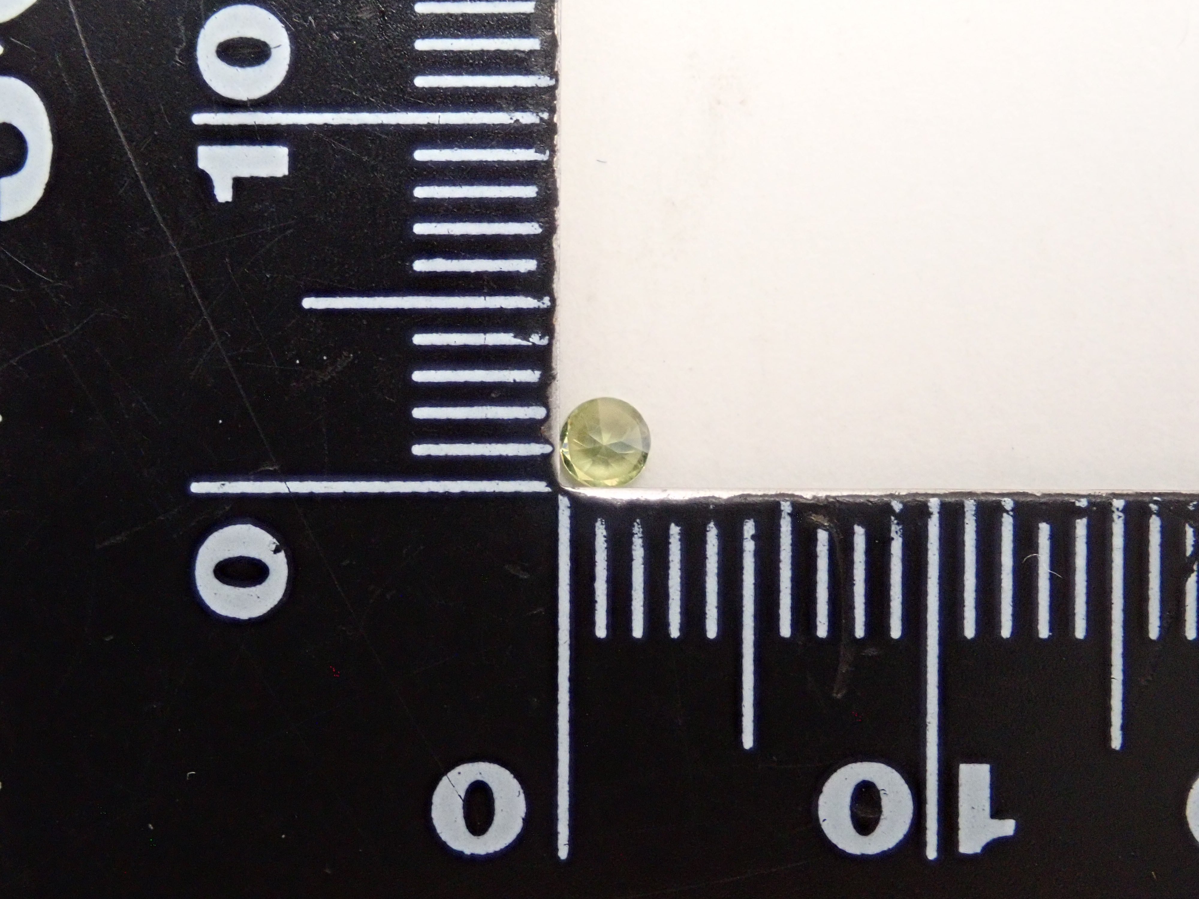 [12560905] Russian Demantoid Garnet (Horsetail) 0.075ct Loose Stone
