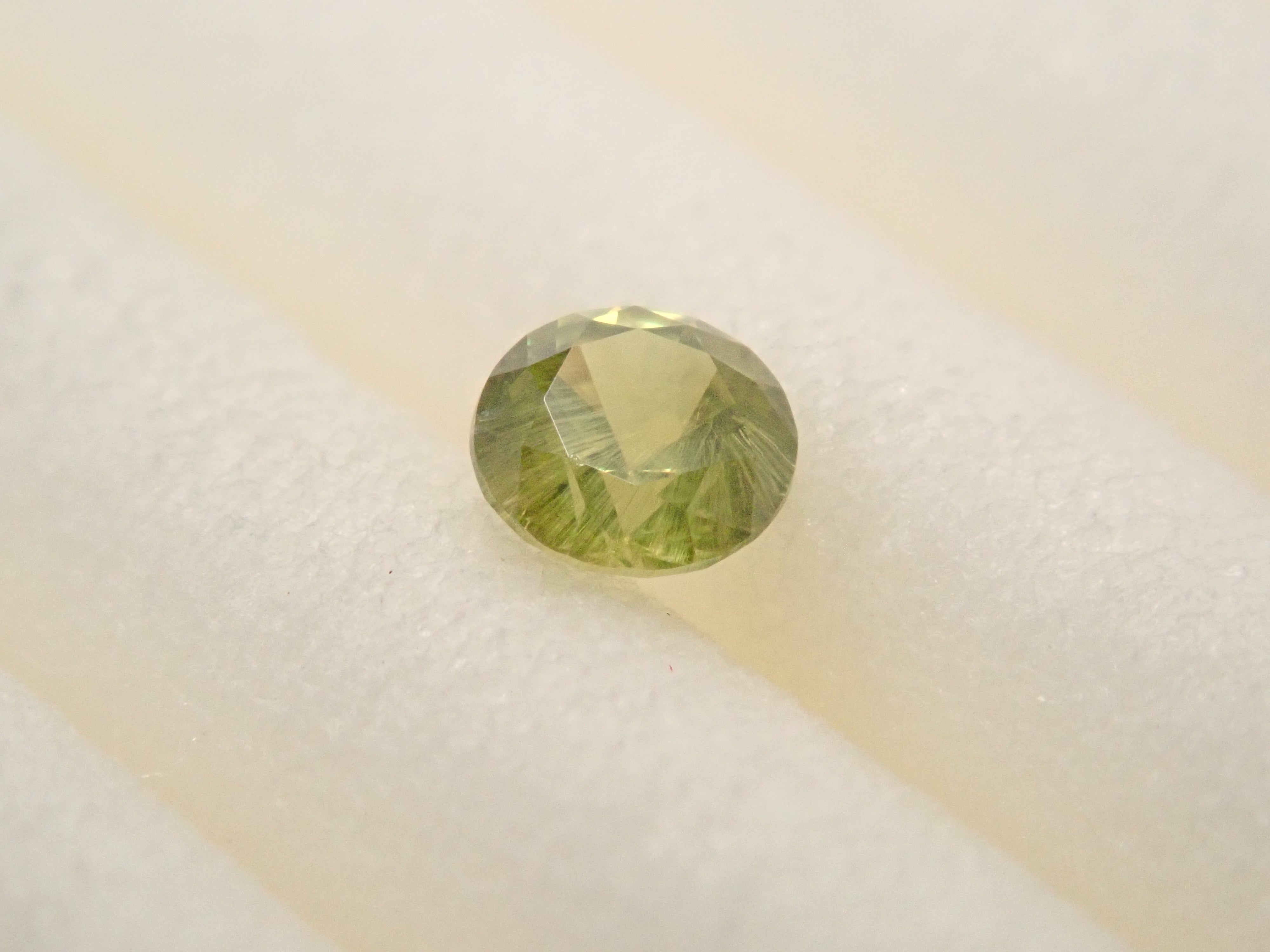 [12560906] Russian Demantoid Garnet (Horsetail) 0.079ct Loose Stone