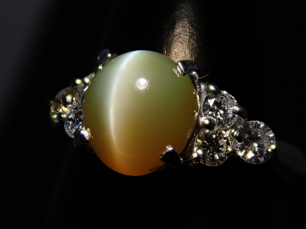 【10/19 22時販売】【カラフリ】Pt900 クリソベリルキャッツアイ 2.35ct ダイヤモンド0.31ctリング鑑別書