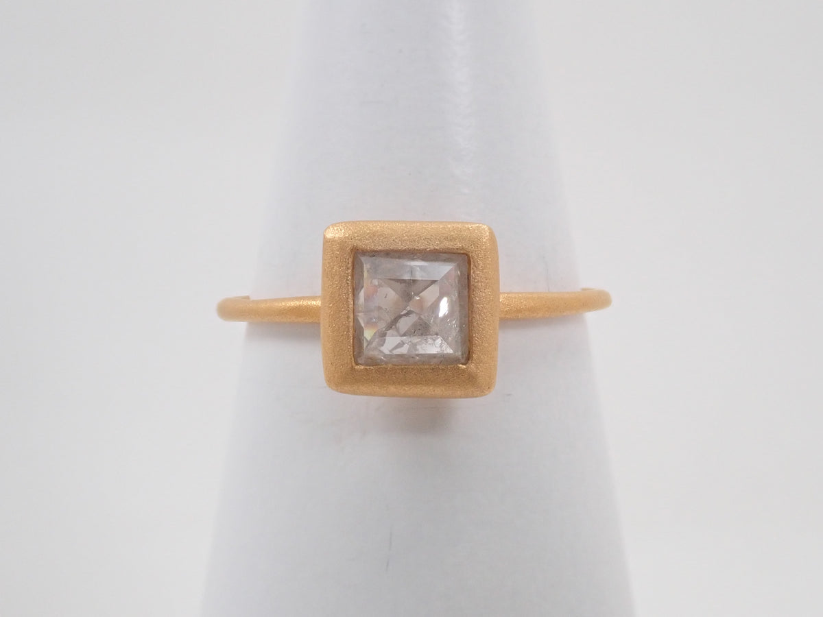【Available Oct 19, 10 PM】【Colori】K18 Pyramid Cut Diamond 0.731ct Ring with Appraisal Report