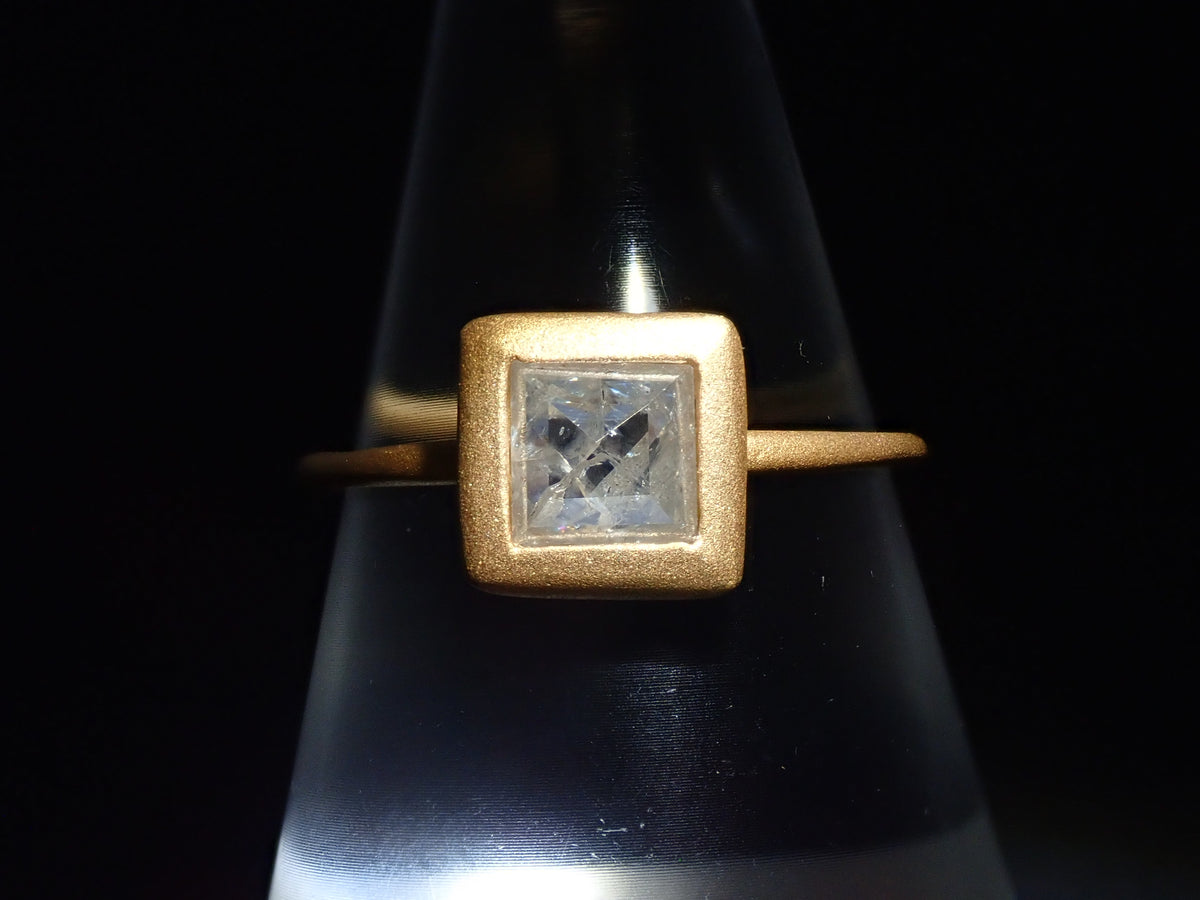 【Available Oct 19, 10 PM】【Colori】K18 Pyramid Cut Diamond 0.731ct Ring with Appraisal Report
