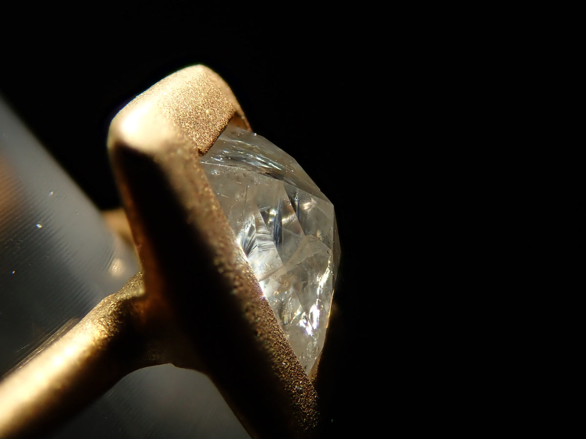 【Available Oct 19, 10 PM】【Colori】K18 Pyramid Cut Diamond 0.731ct Ring with Appraisal Report