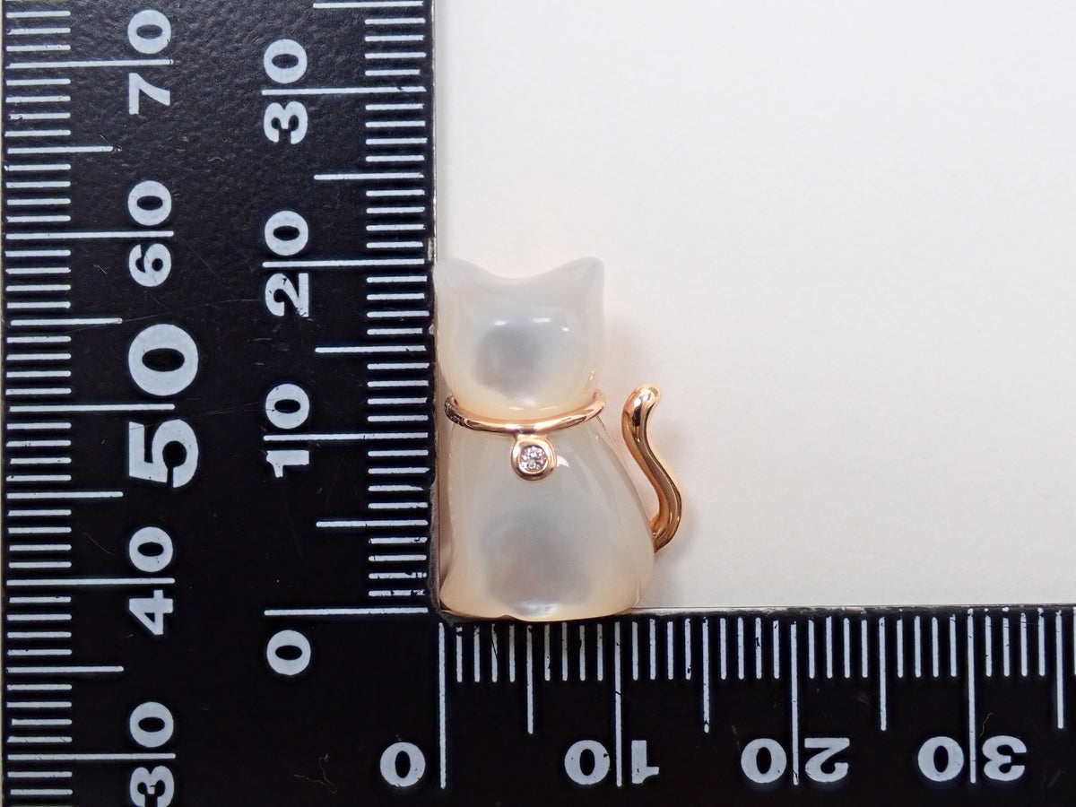 【10/19 22時販売】【カラフリ】K18 白蝶貝 猫モチーフ ダイヤモンド0.01ctペンダントトップ（ネックレストップ）鑑別書