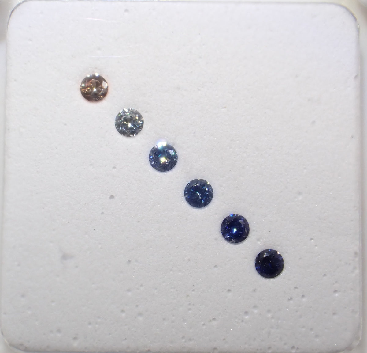 【11/1 22時販売】《限定3セット》ベニトアイトグラデーション6石セット（2.0mm,ラウンドカット,トップクオリティ含む） 《複数購入割引有》