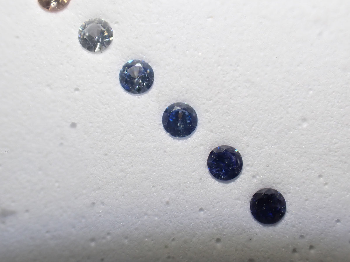 Benitoite Gradation 6 Stone Set (2.0mm, Round Cut, Including Top Quality) 《Multiple Purchase Discount Available》